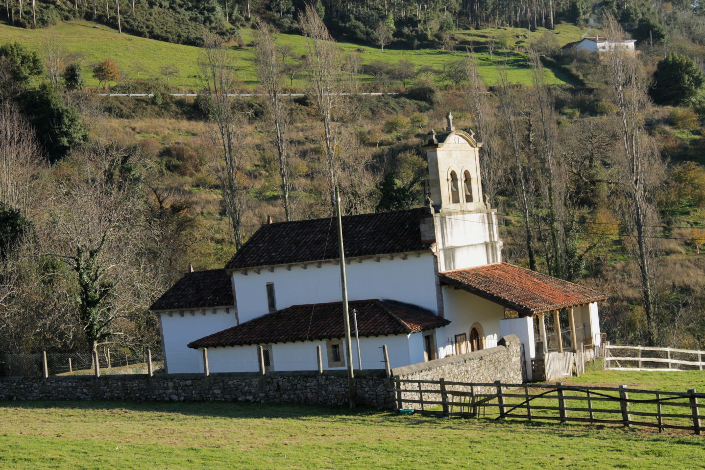 Iglesia de San Salvador de Fuentes, por aurora_alv