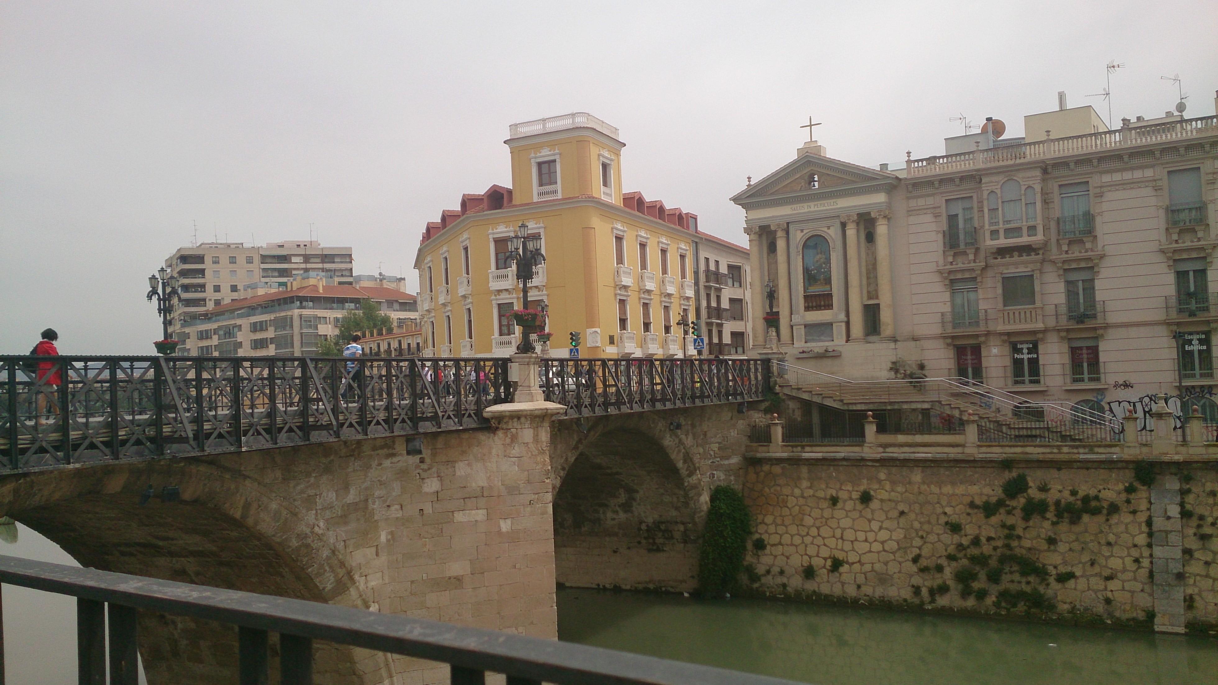 Antiguo puente, por Marie & Matt