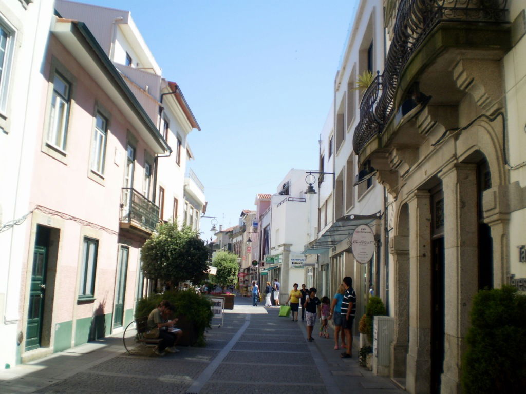 Rua Direita o 1º de Dezembro, por Gorgonita