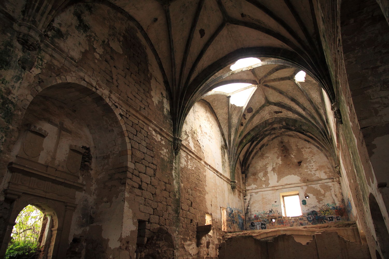 Convento franciscano en ruinas, por Compartodromo