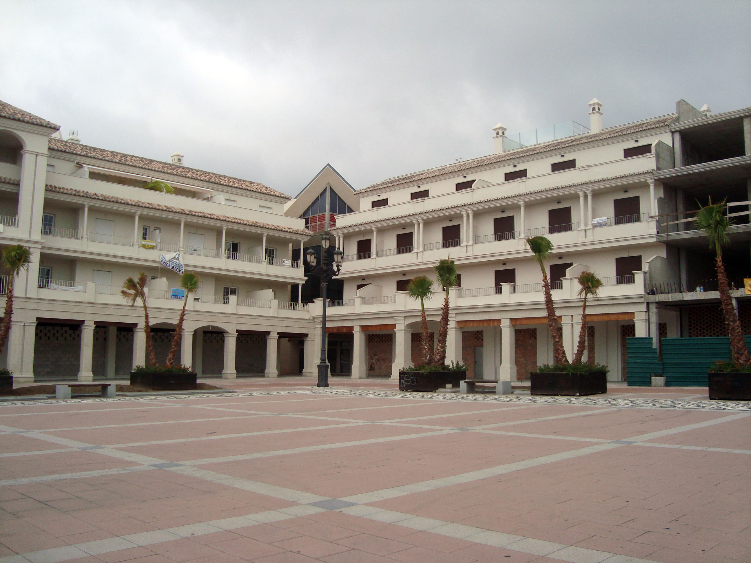 Plazas en Nerja: joyas del encanto andaluz que no te puedes perder