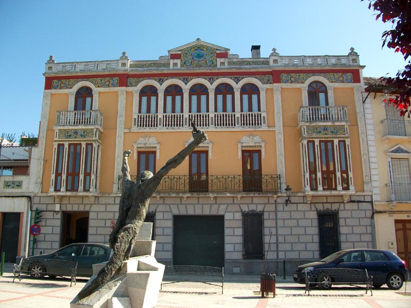 Estatua  Bicentenario del levantamiento de Alcaudete contra las tropas napoleónicas, por Marilo Marb