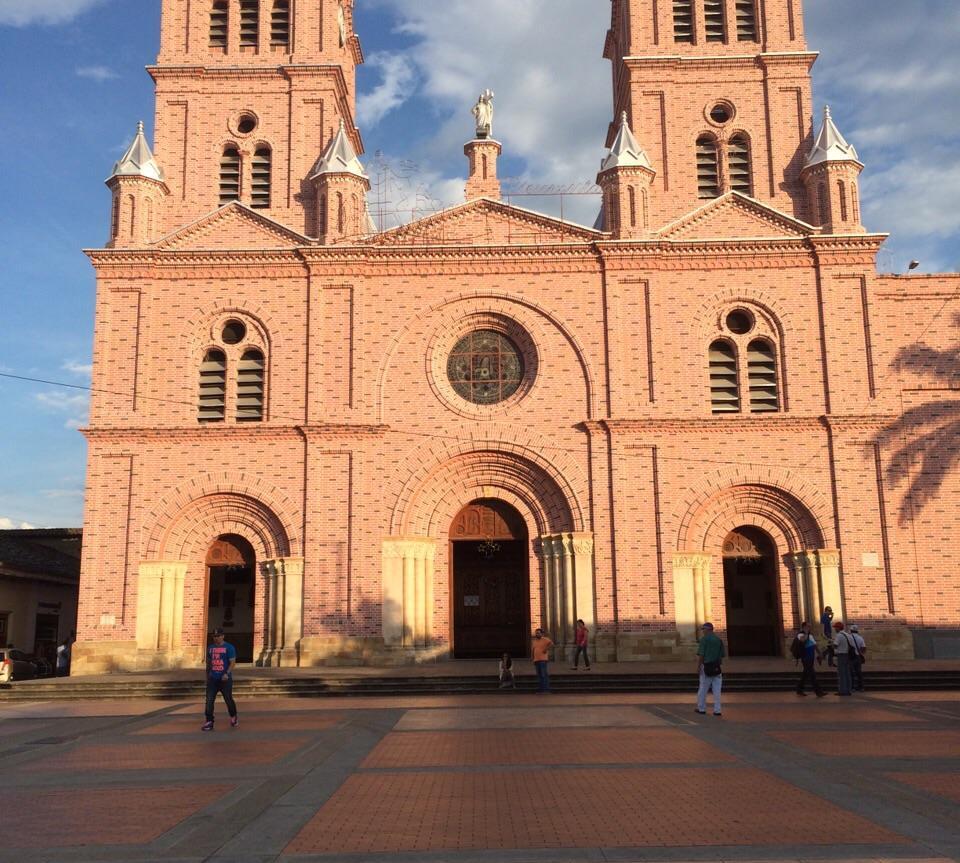 Basílica del Señor de los Milagros en Buga: 11 opiniones y 46 fotos