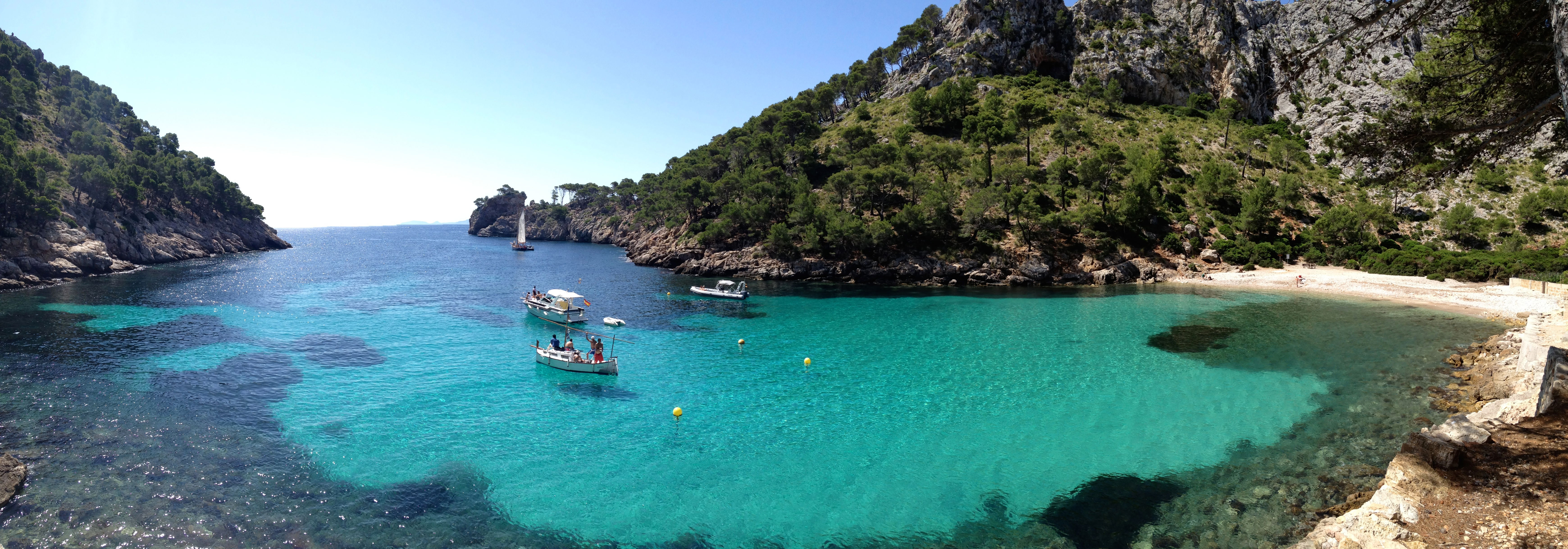 Calas en Pollensa: un paraíso de aguas cristalinas y paisajes únicos