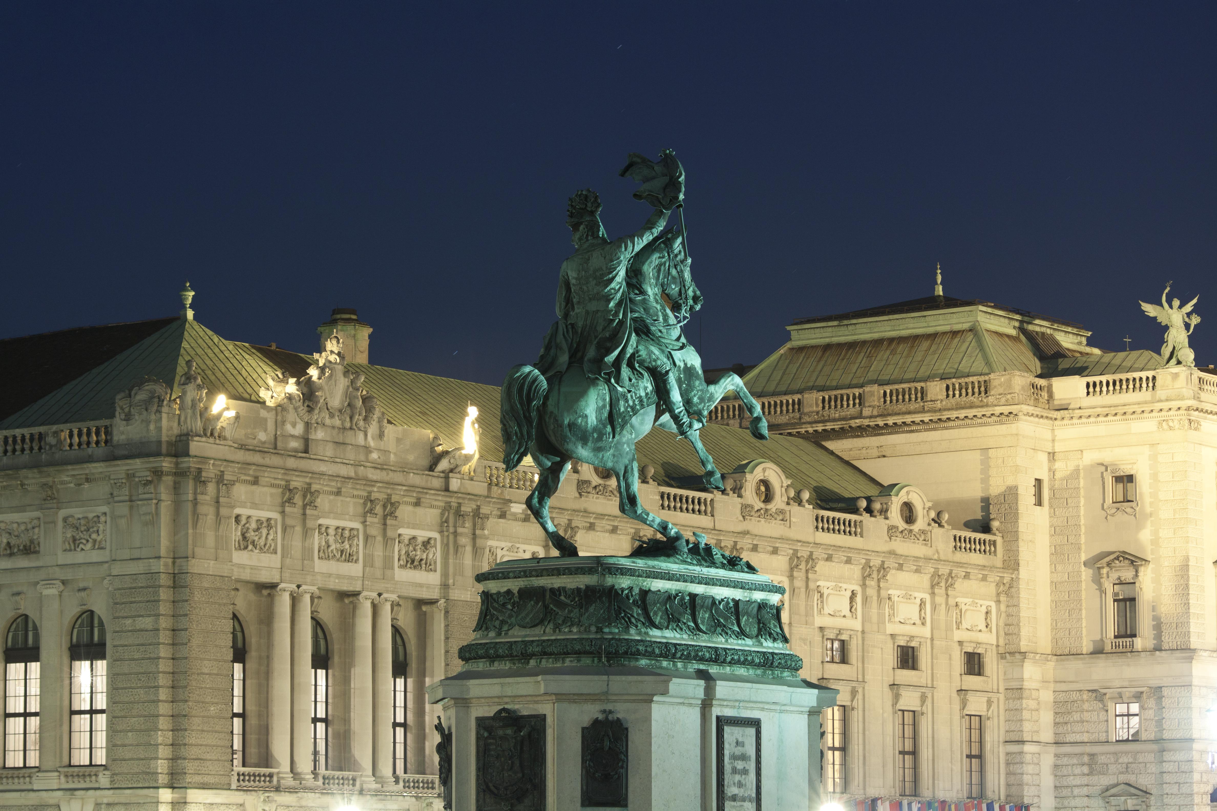 Heldenplatz, por Pedro-Luis Cuadrado Revuelta
