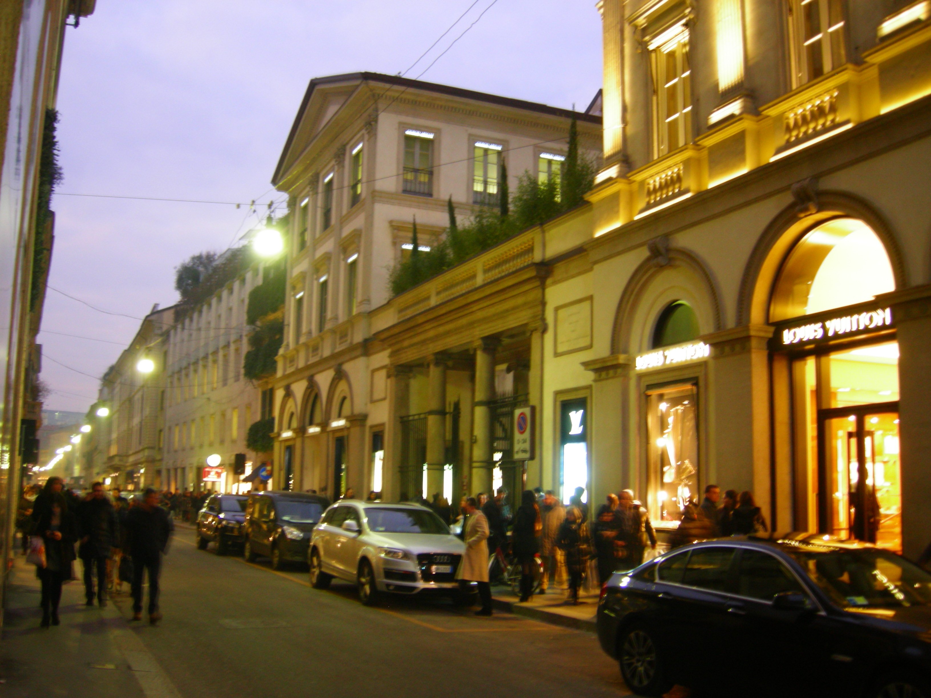Louis Vuitton Milano Montenapoleone in Milano, Via Bagutta, 2