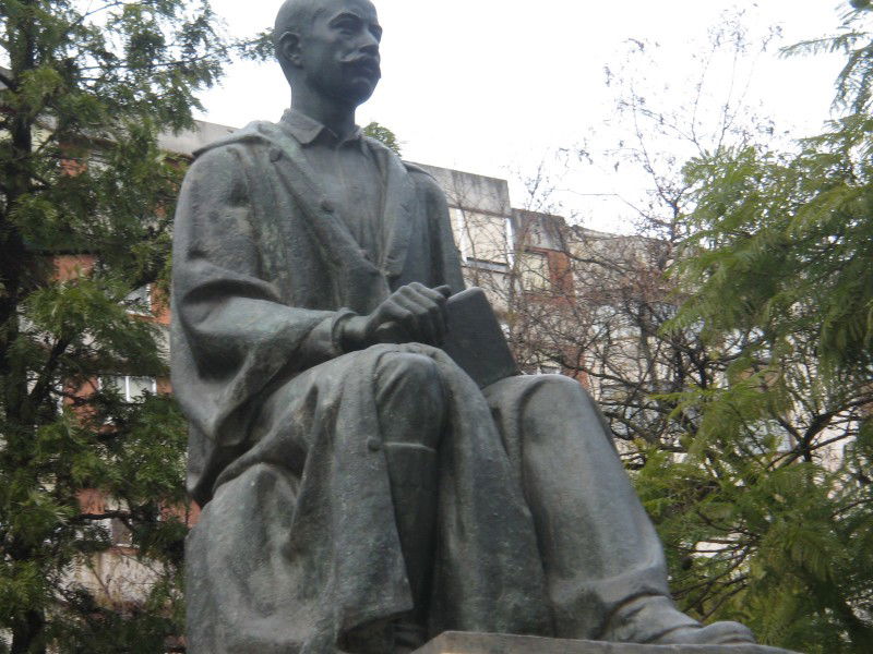 Estatua de Gabriel y Galán, por Miskita