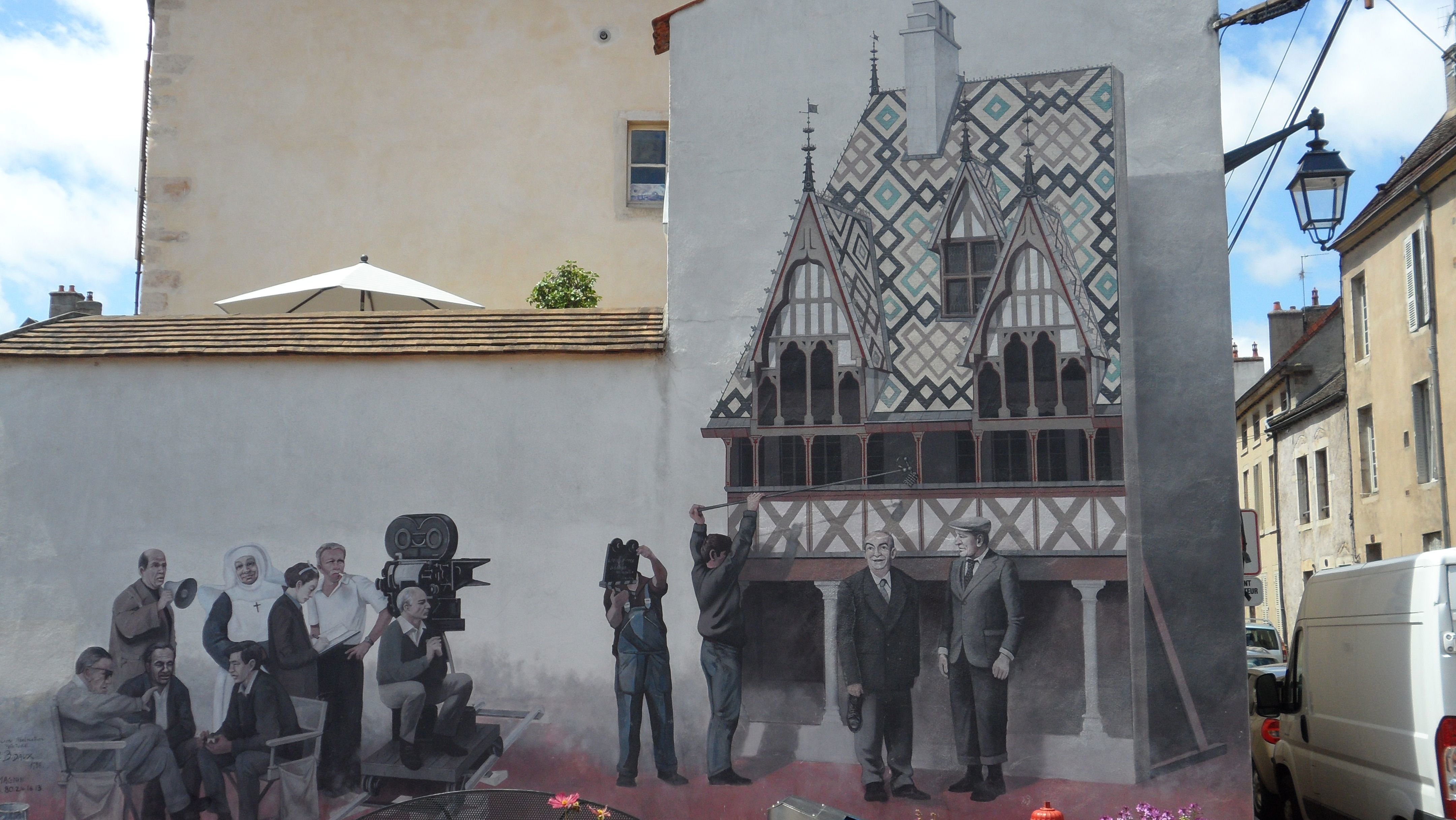 Mural de La Grande Vadrouille, Beaune, France Stock Photo - Alamy