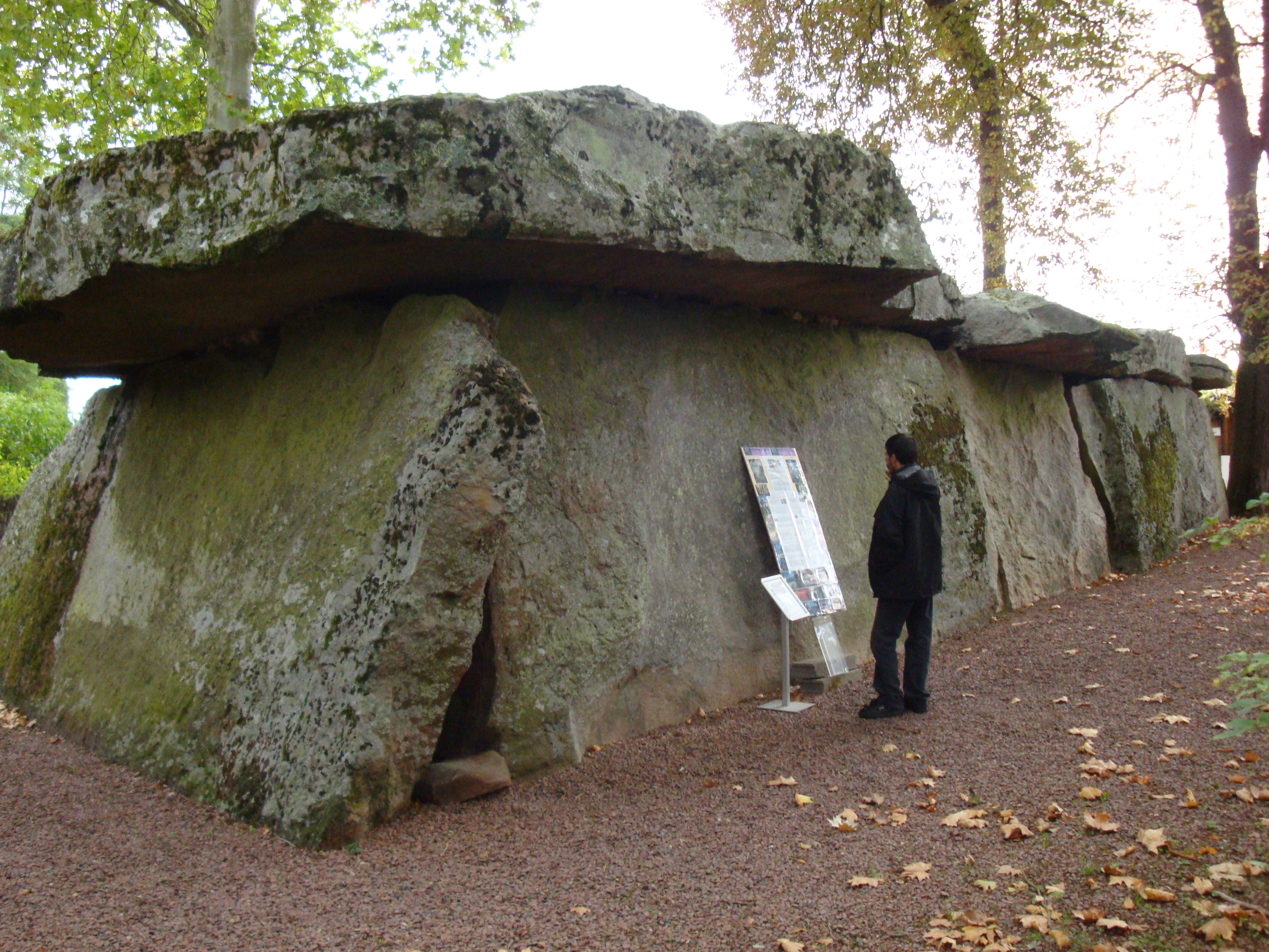 Gran Dolmen de Bagneux, por sobaron