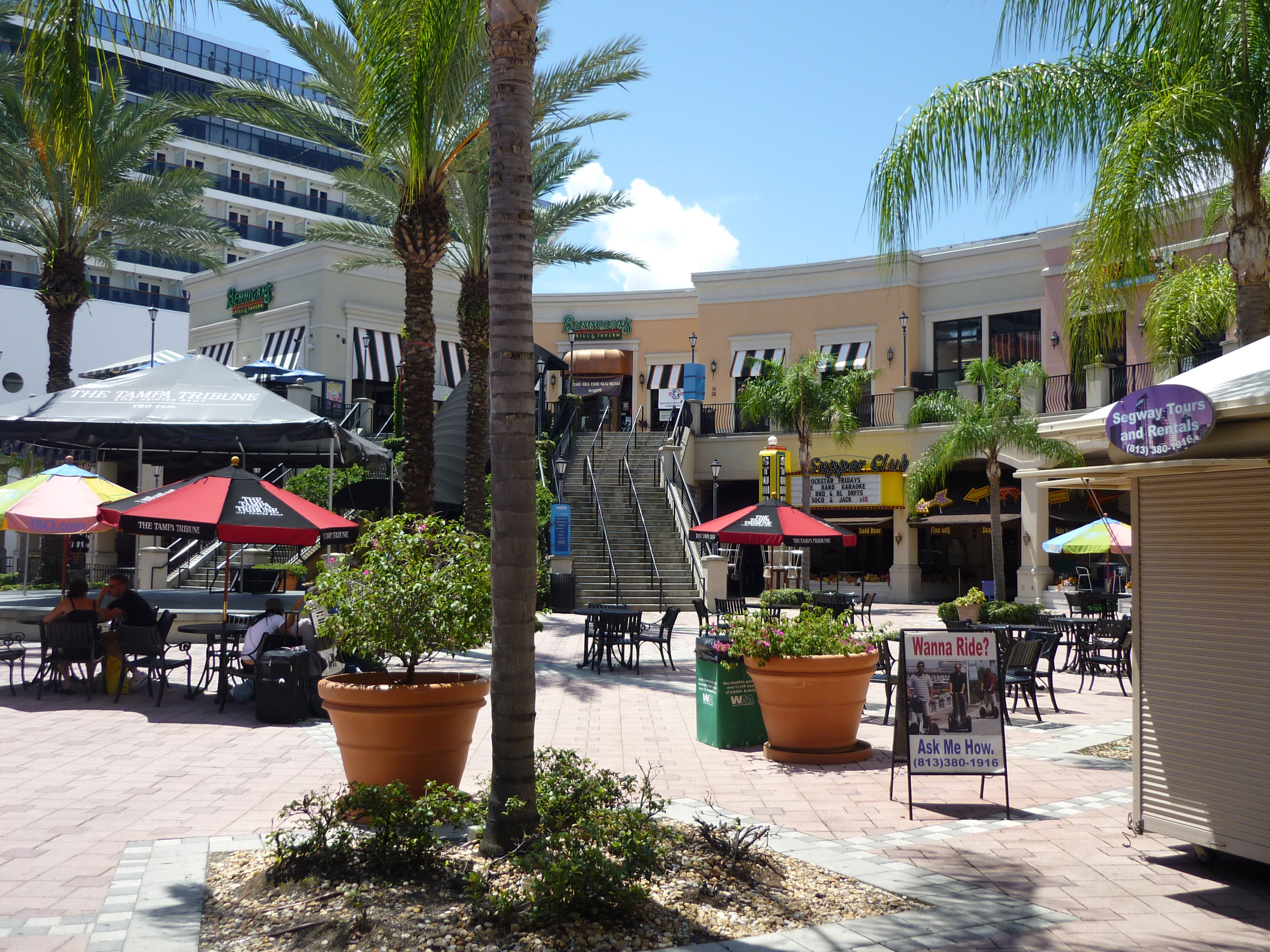 Channelside Bay Plaza, por Coline