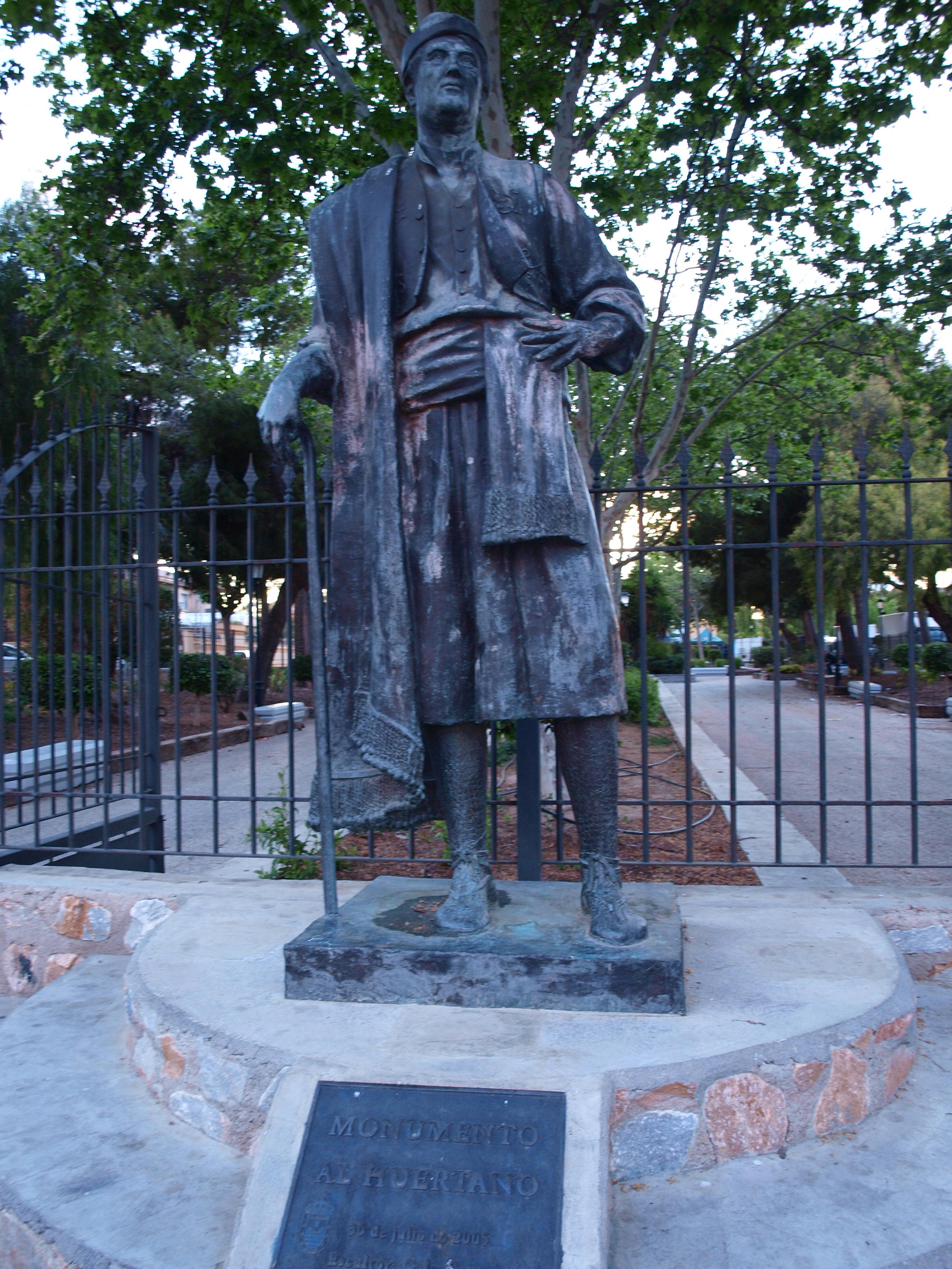 Monumento al Huertano, por Rikkupikku