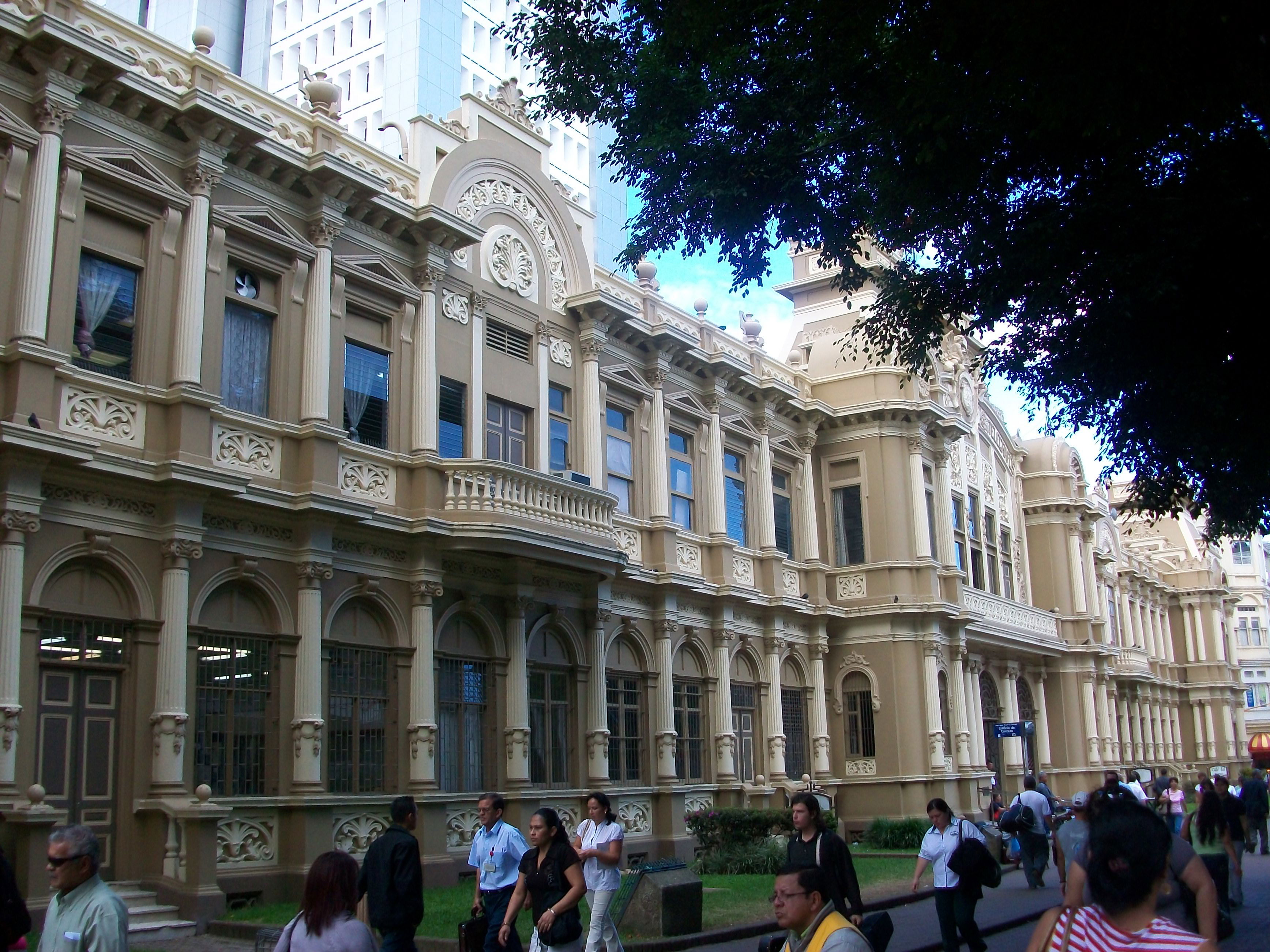 Edificio Correos, por Coline