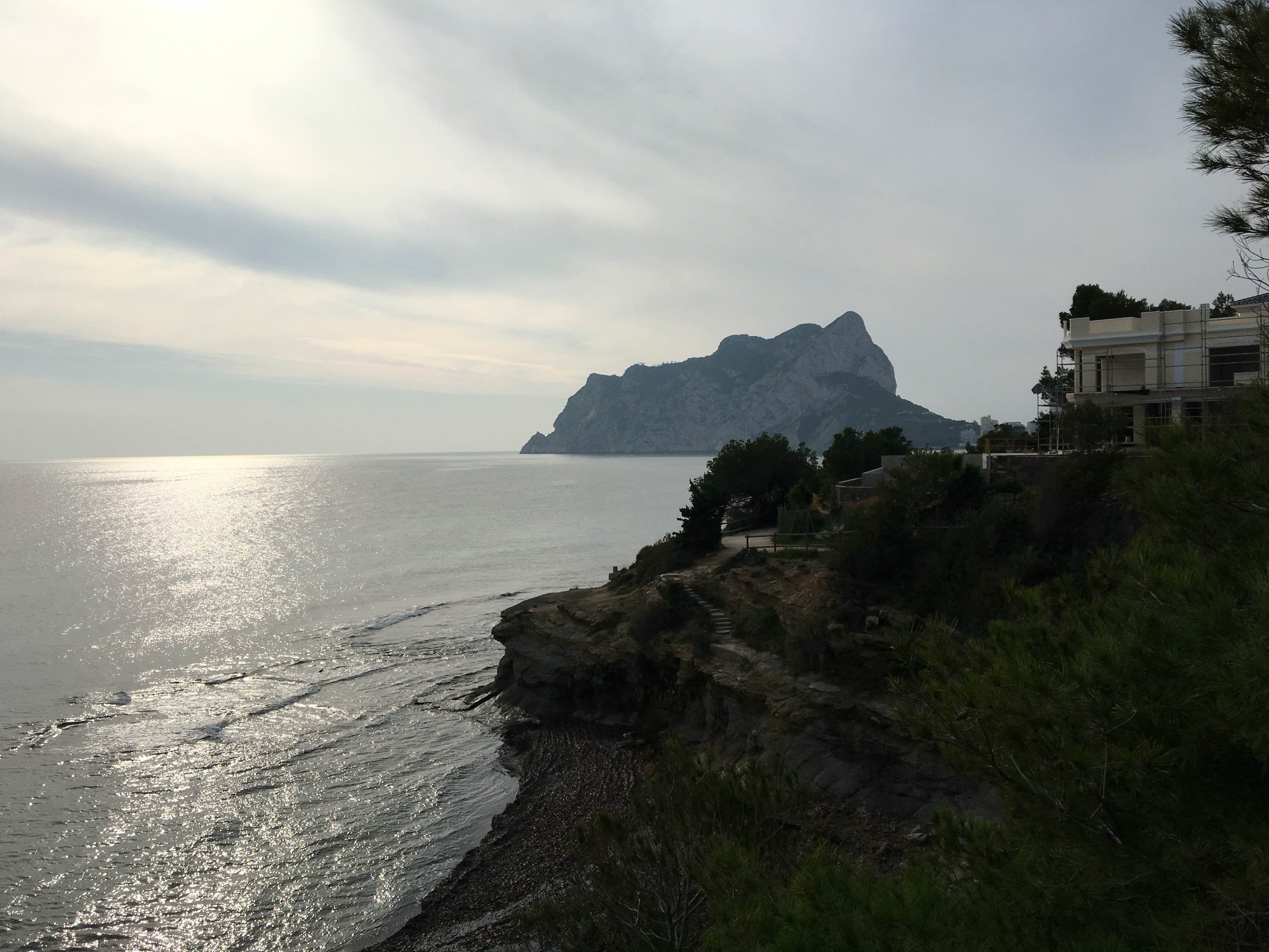 Las calas de Calpe que te sorprenderán con su belleza natural