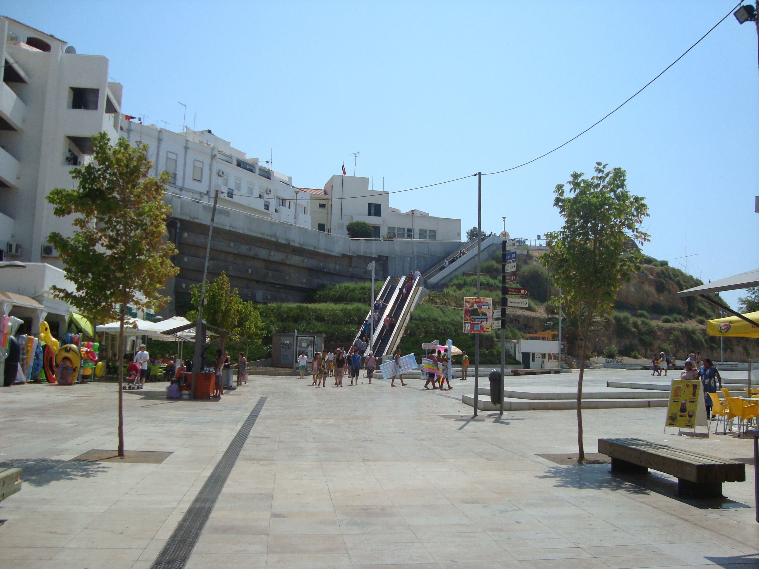 Plazas de Albufeira que enamoran y sorprenden a cada paso