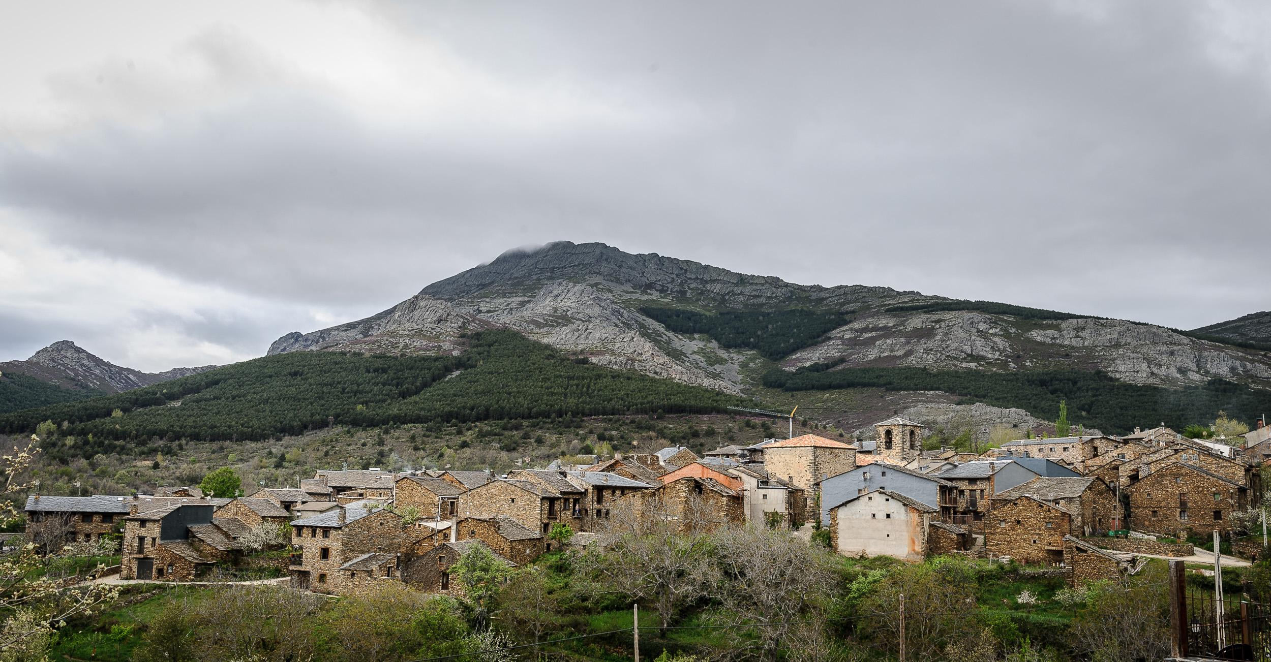 Arquitectura Negra de Valverde de los Arroyos, por Julián Nieves Camuñas