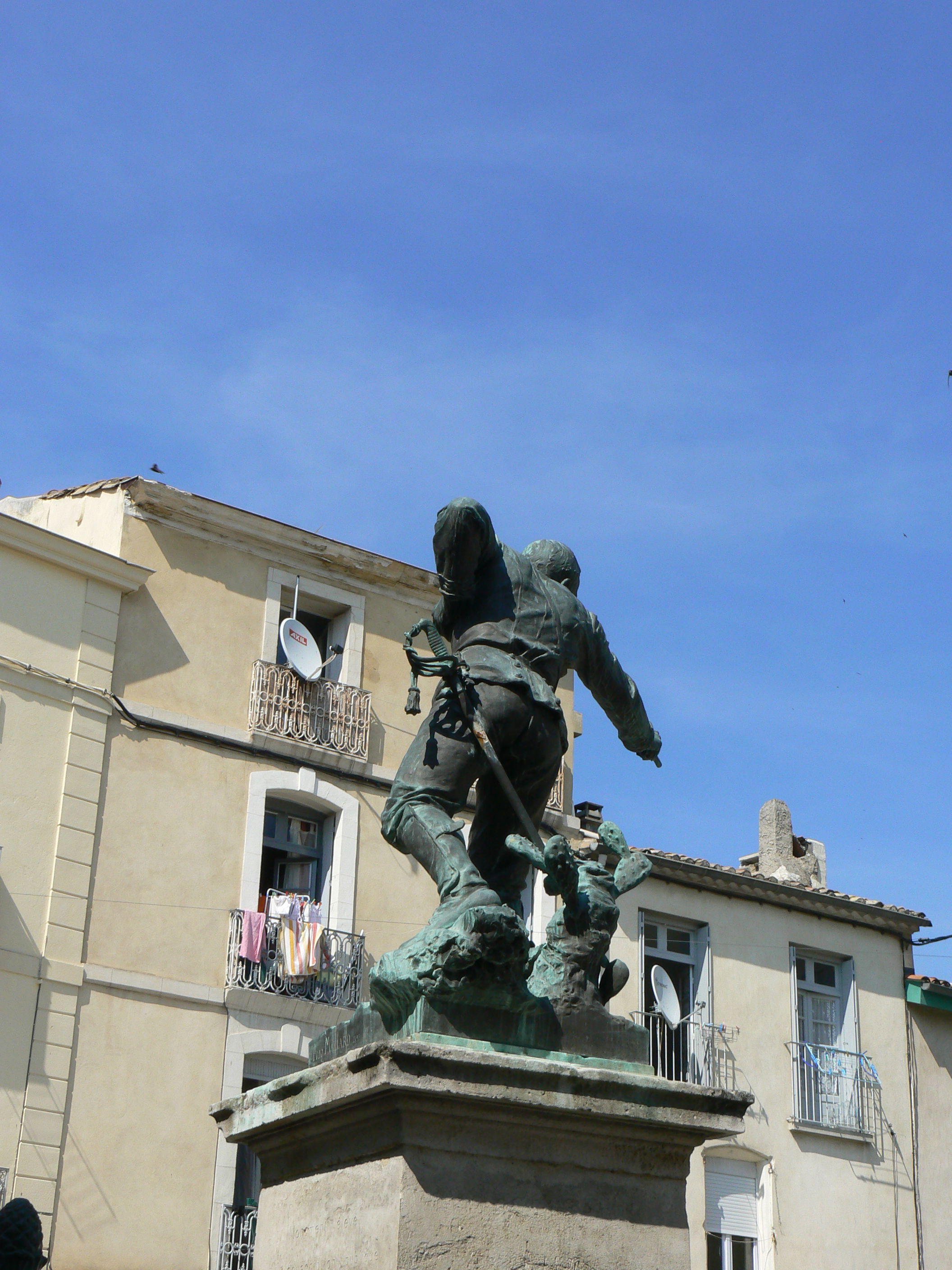 Estatua del capitán Menard, por Adeline B