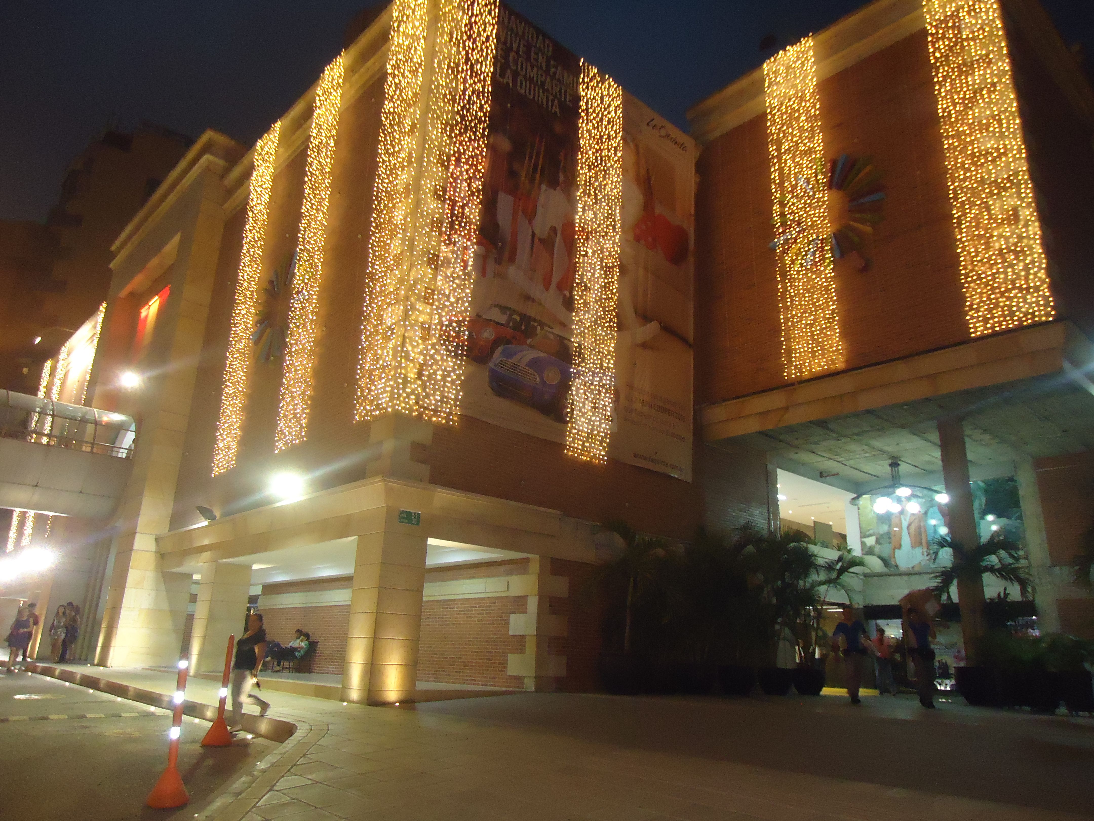 La Quinta Centro Comercial, por César - Mochilero
