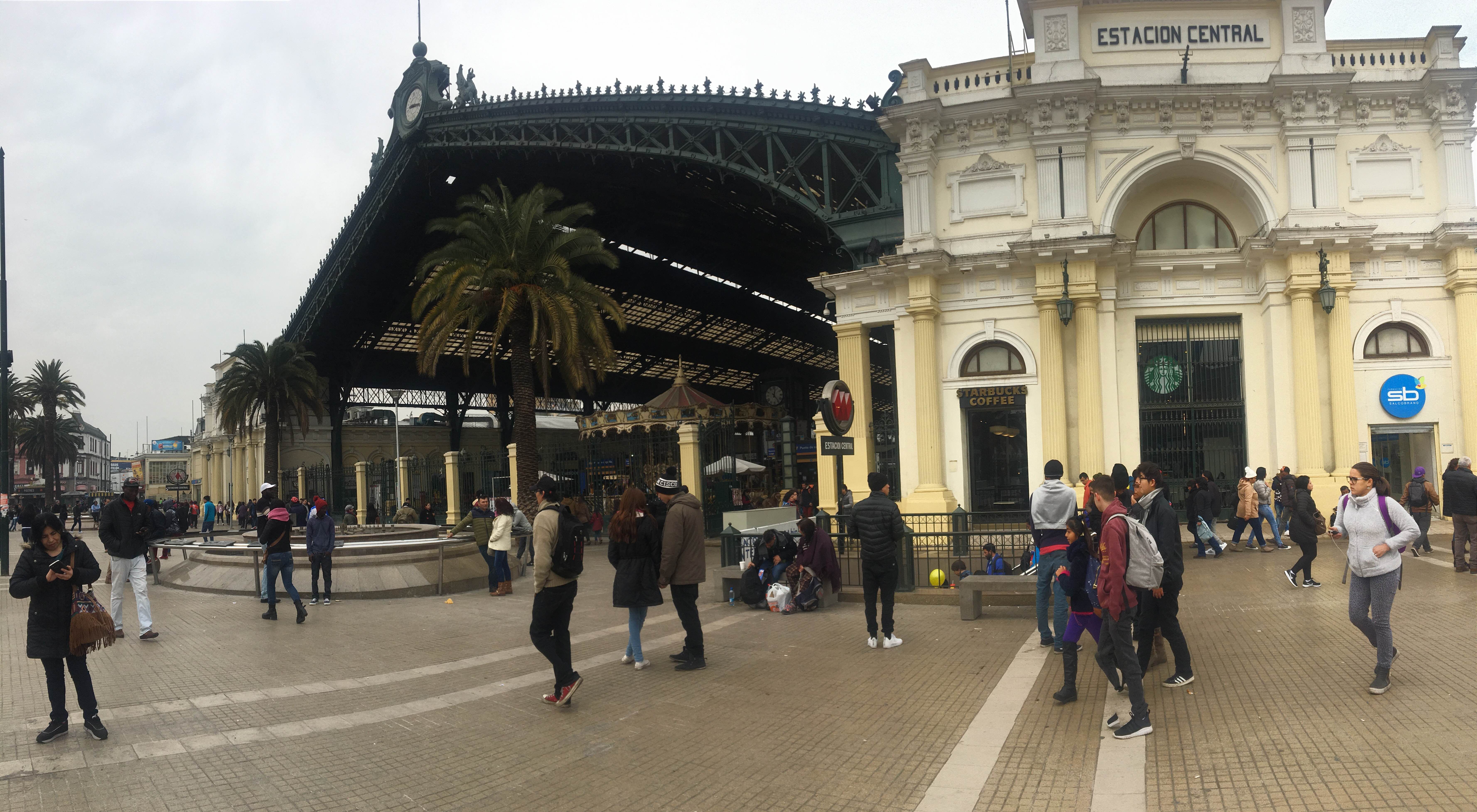 Estación de trenes de Santiago, por Naldi Carrion Puelles