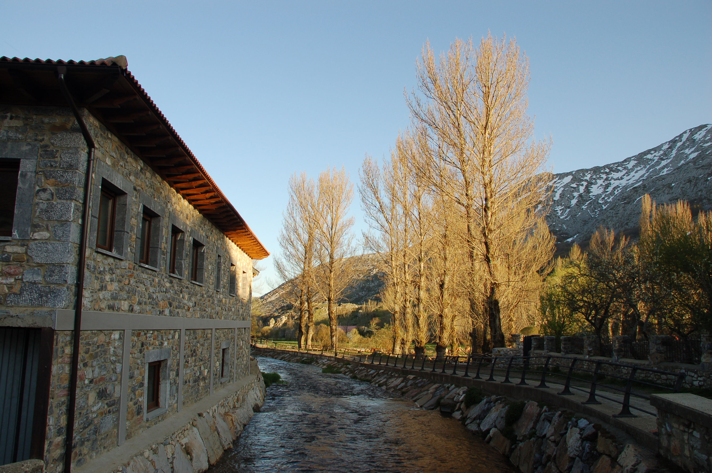 Puebla de Lillo, por algoap
