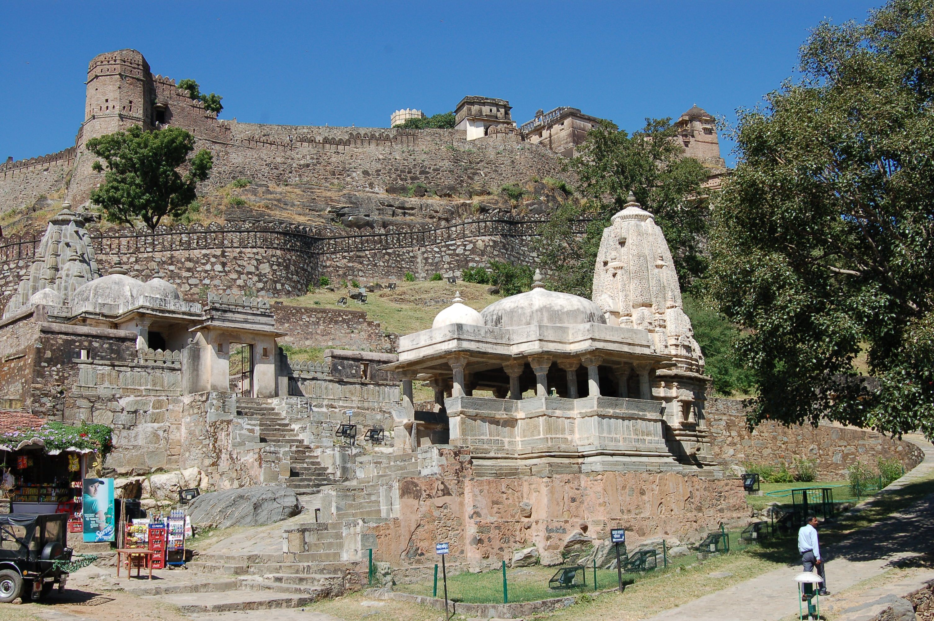 Templos del fuerte de Kumbhalgarh, por Kris por el mundo