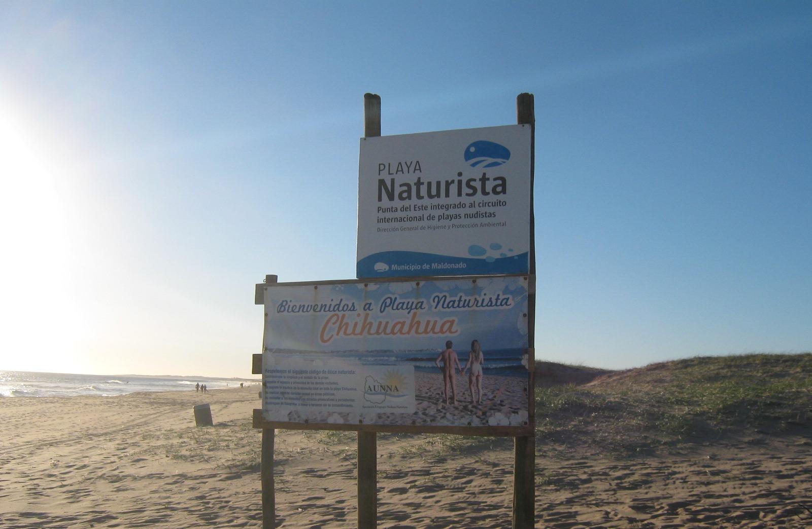 Chihuahua Playa Nudista, por Adriana Arias Simonovis