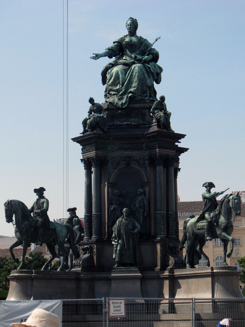 Monumento a María Teresa, por Iuliana Covaliu