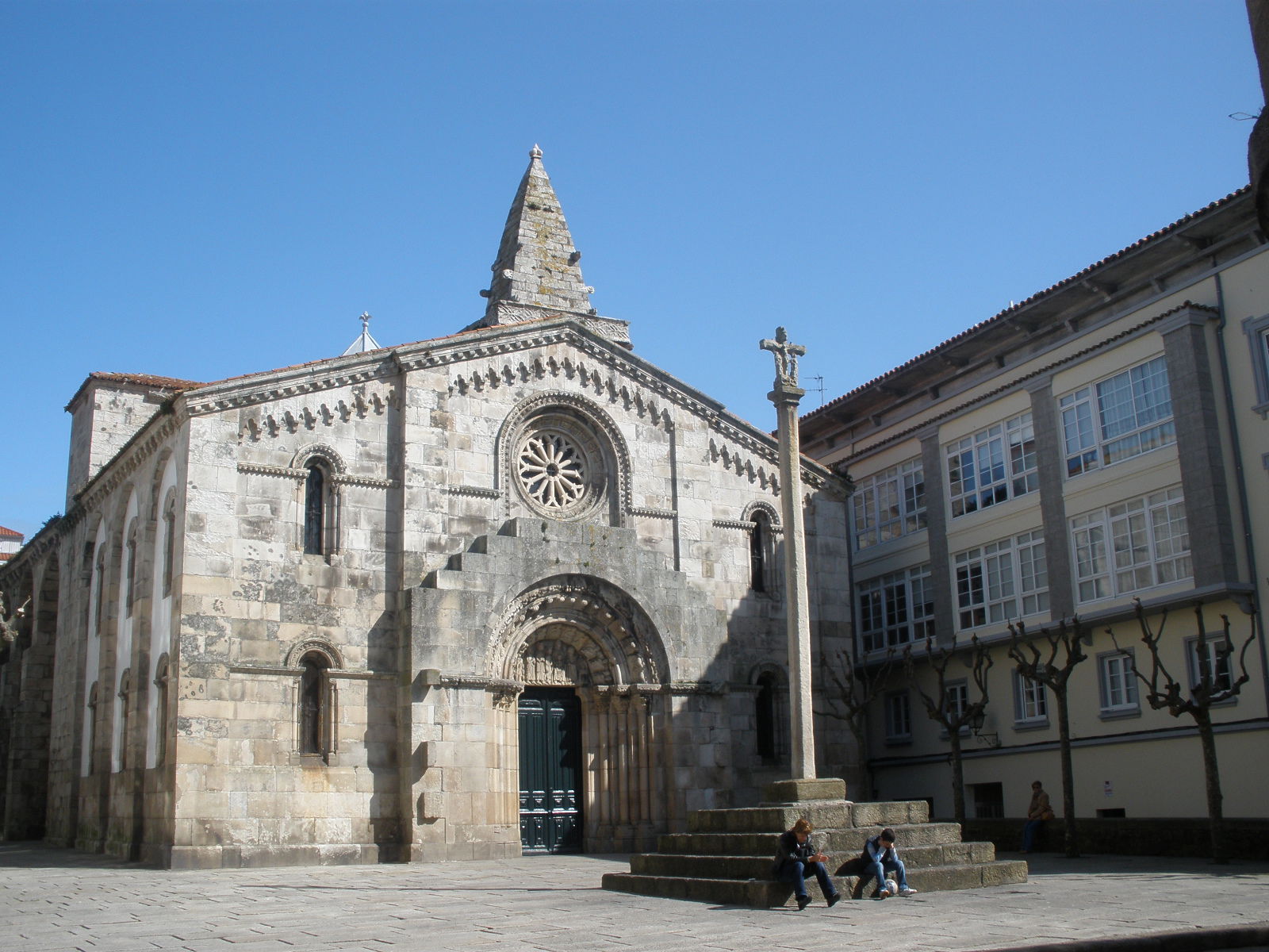 Iglesia de Santa María do Campo, por mmozamiz
