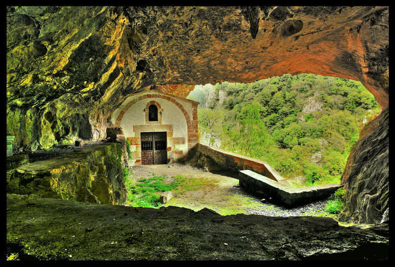 Cueva De San Elias, por FELIX SANCHEZ ARRAZOLA
