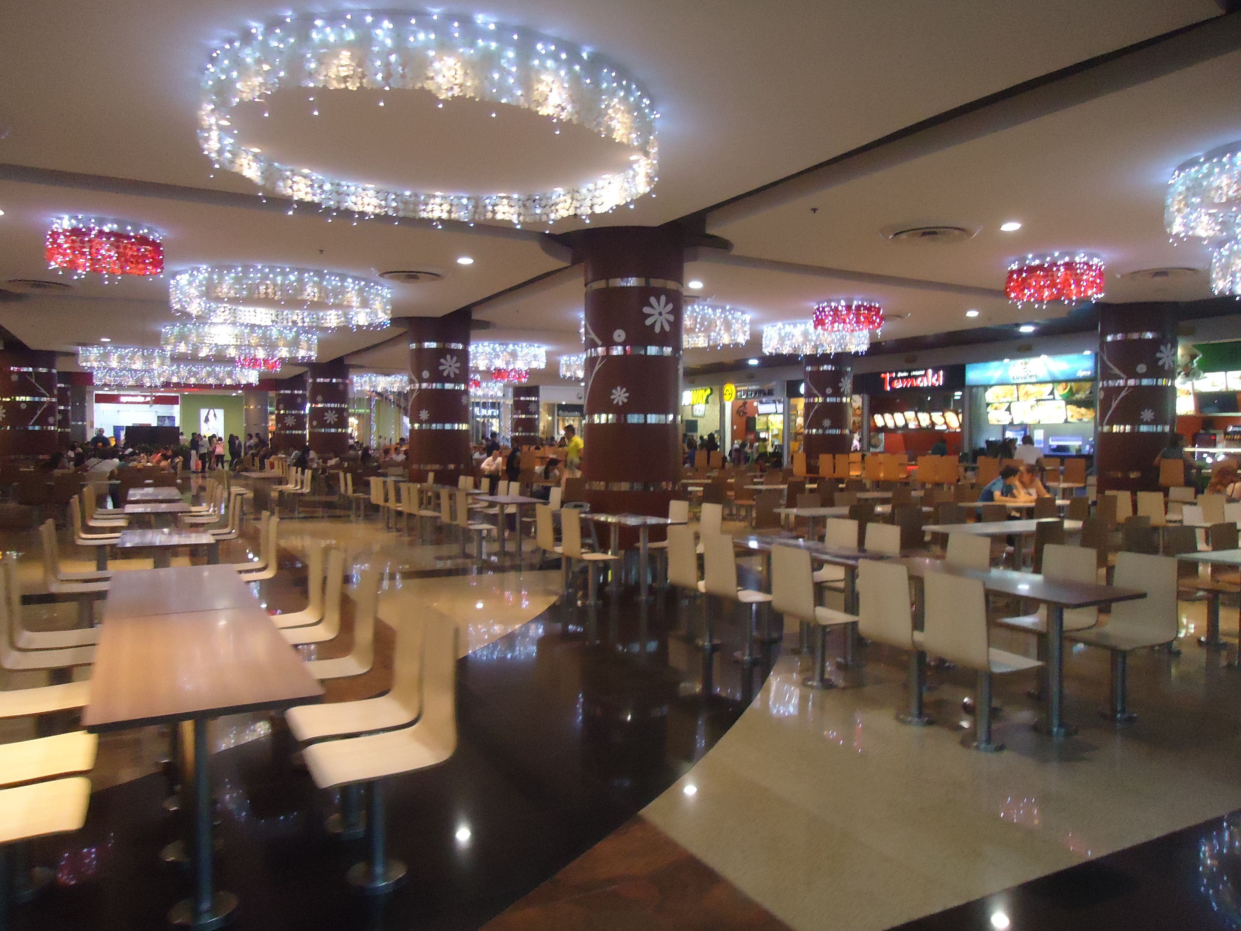 Plaza Buffet Centro Comercial Cacique, por César - Mochilero