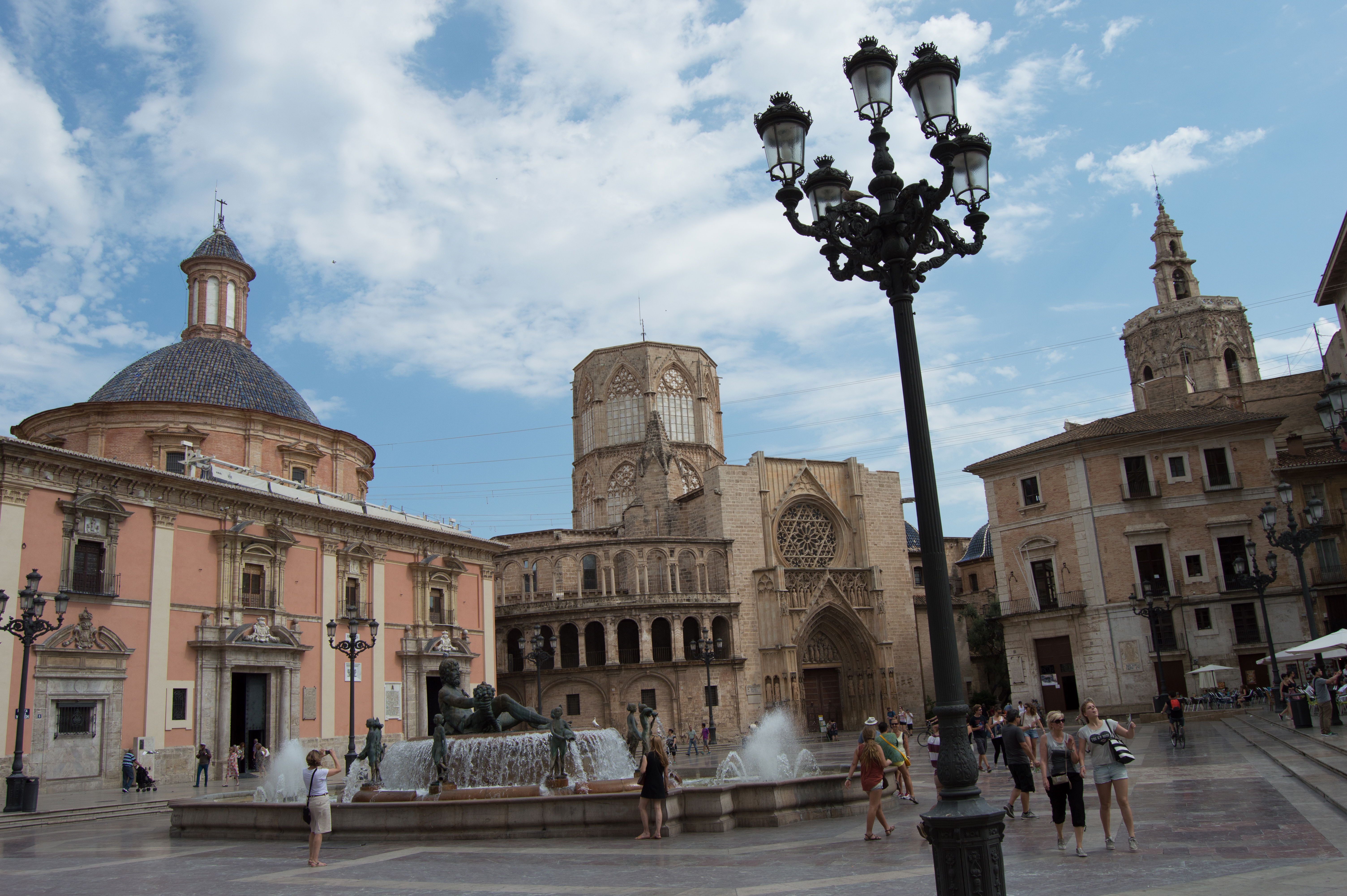 Plaza de la Virgen, por Fernando Leal
