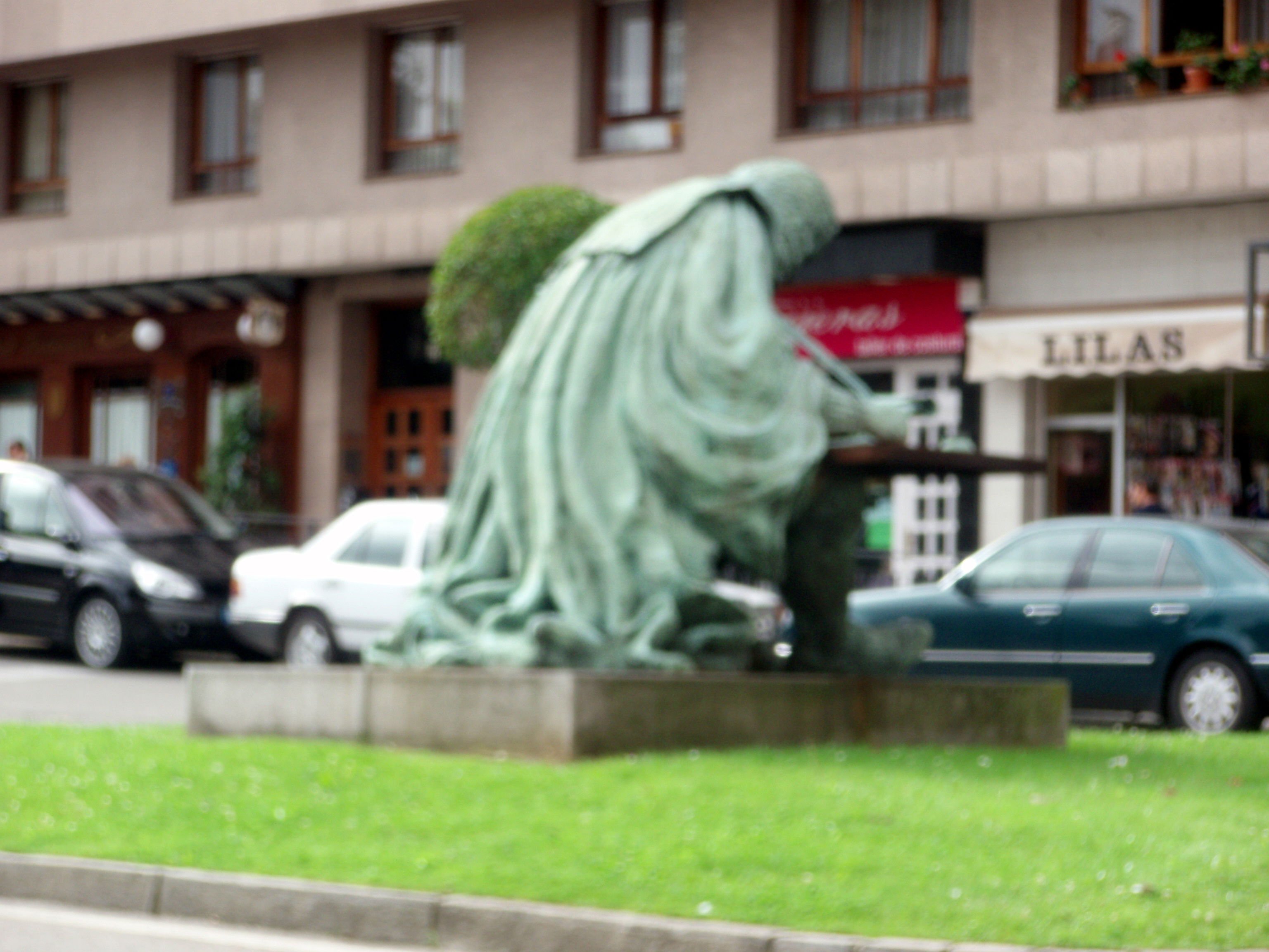 Escultura Monumento a Campomanes, por Joxu