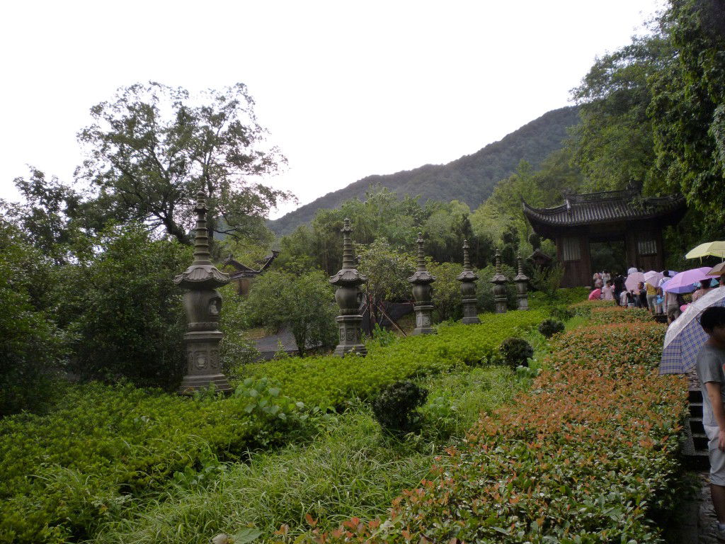 Monasterio budista de Yongfu, por travelphotobox
