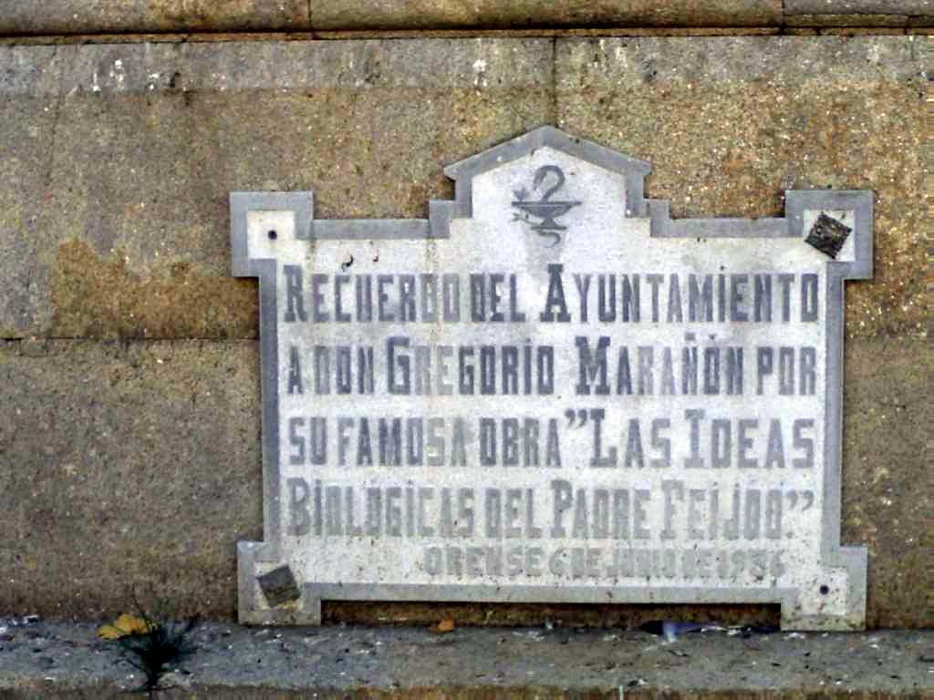 Plaza Padre Feijoo - Monumento a Gregorio Marañón, por Lala
