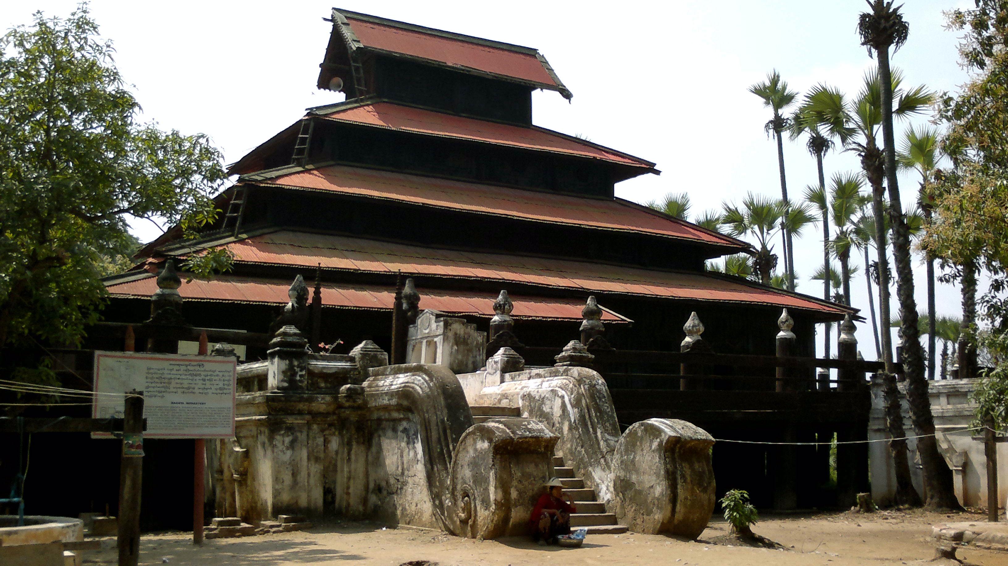 Monasterio de Bagaya Kyaung, por archy