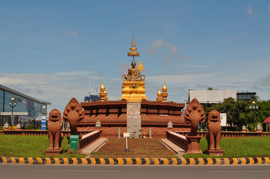 Estatua de Samdech Chuon Nath, por miguel a. cartagena