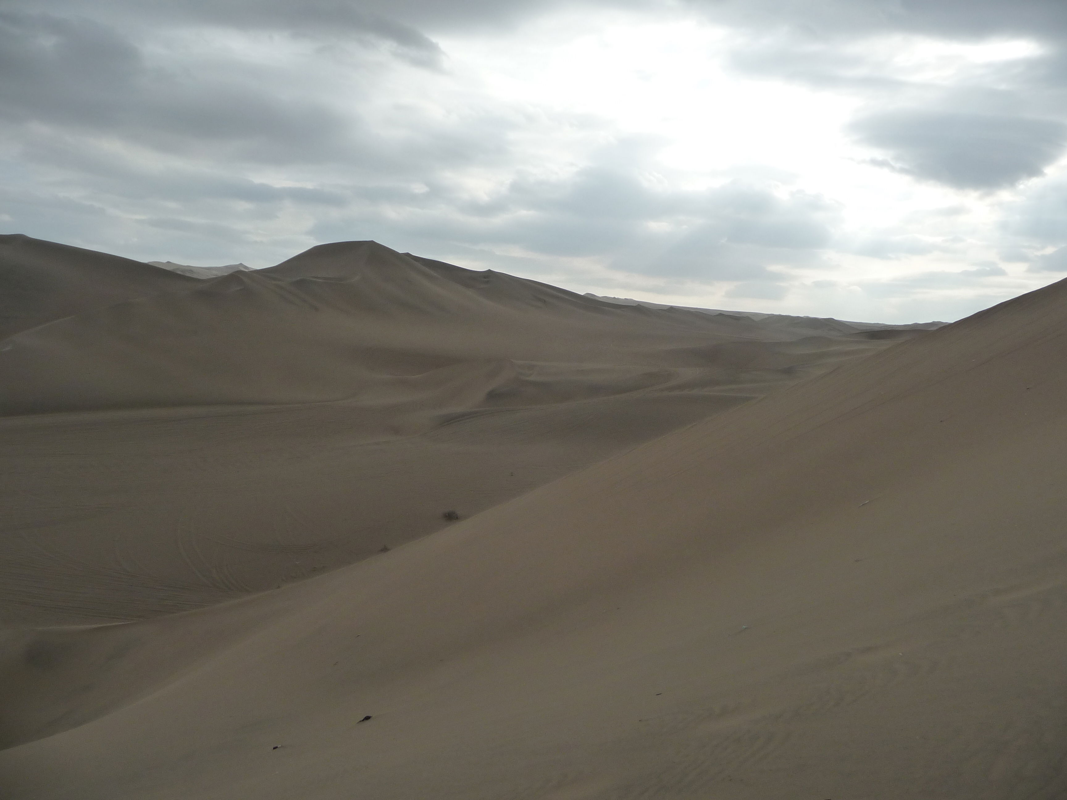 Descubre los desiertos en Perú: un viaje a paisajes asombrosos