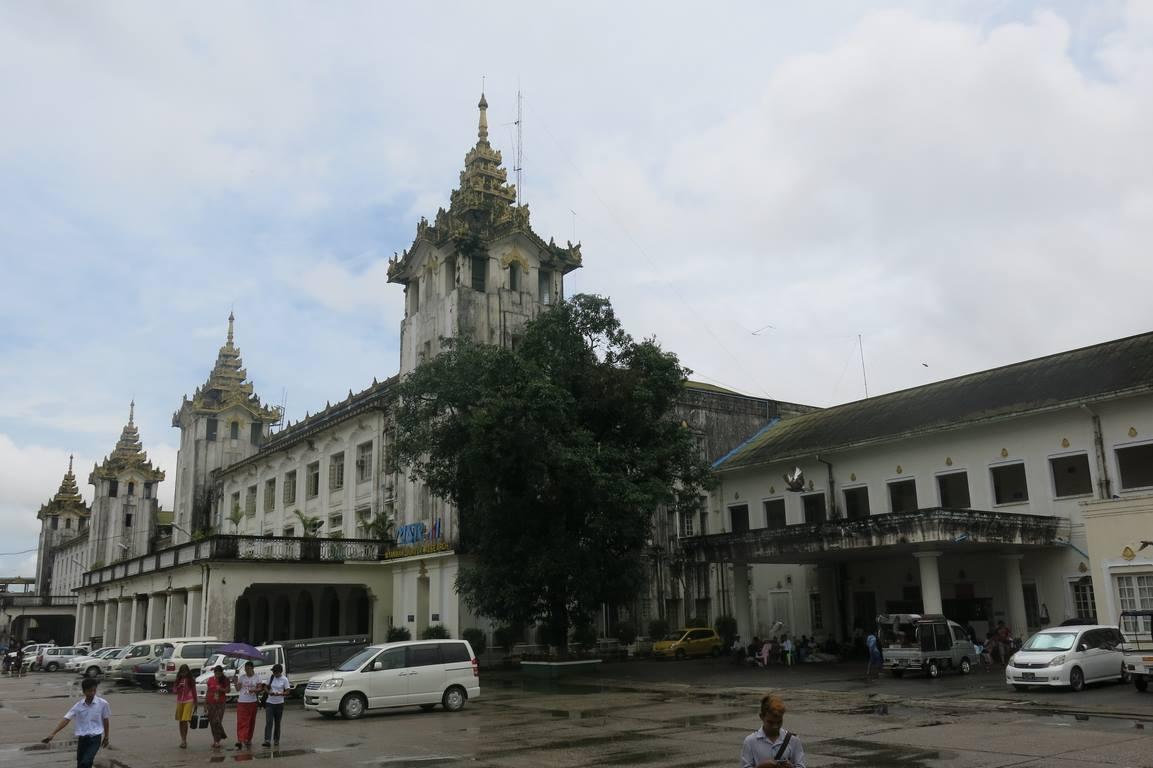 Estación de tren Yangon Central, por Mochila Nómada