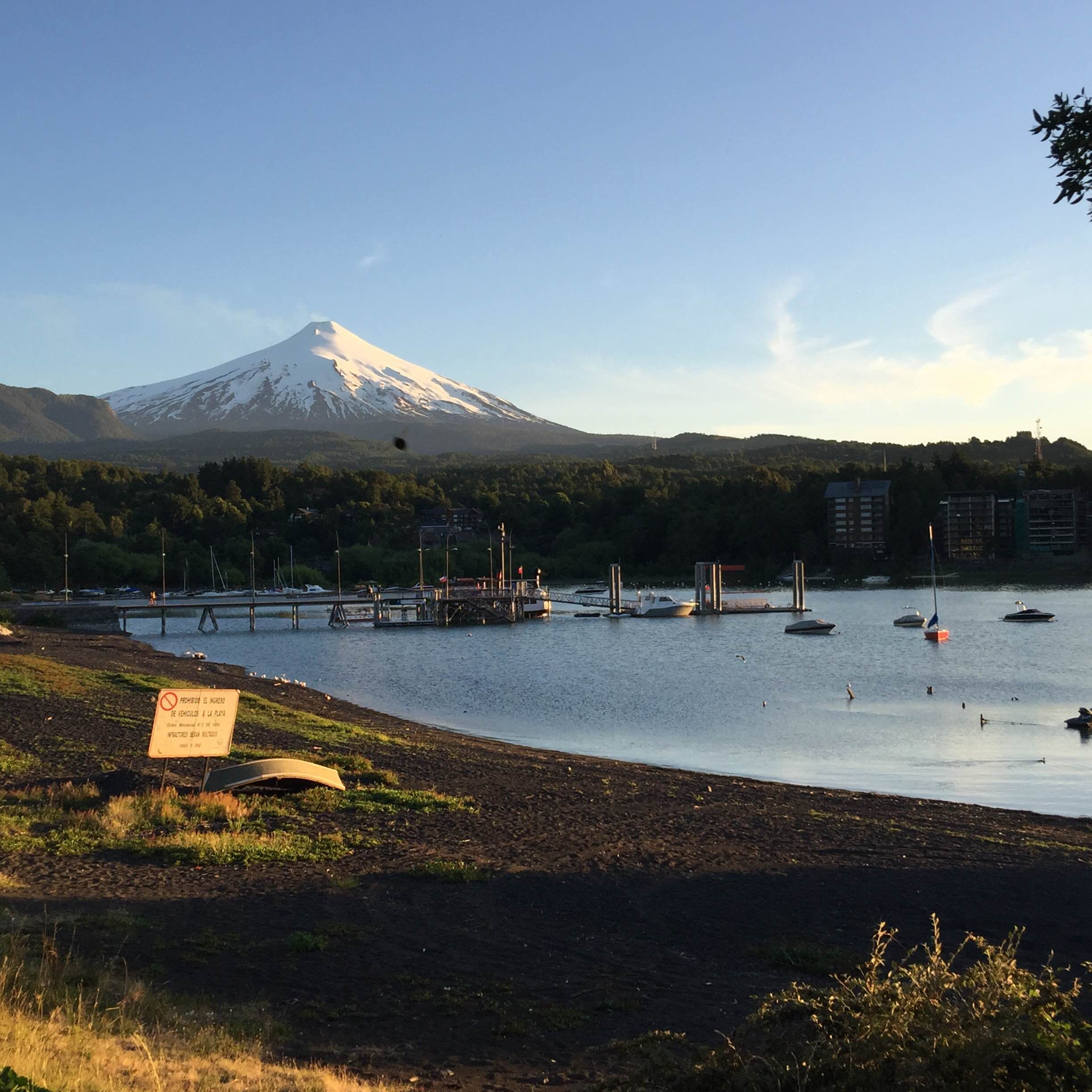 Playa de Pucon, por Ernesto Fernandez 