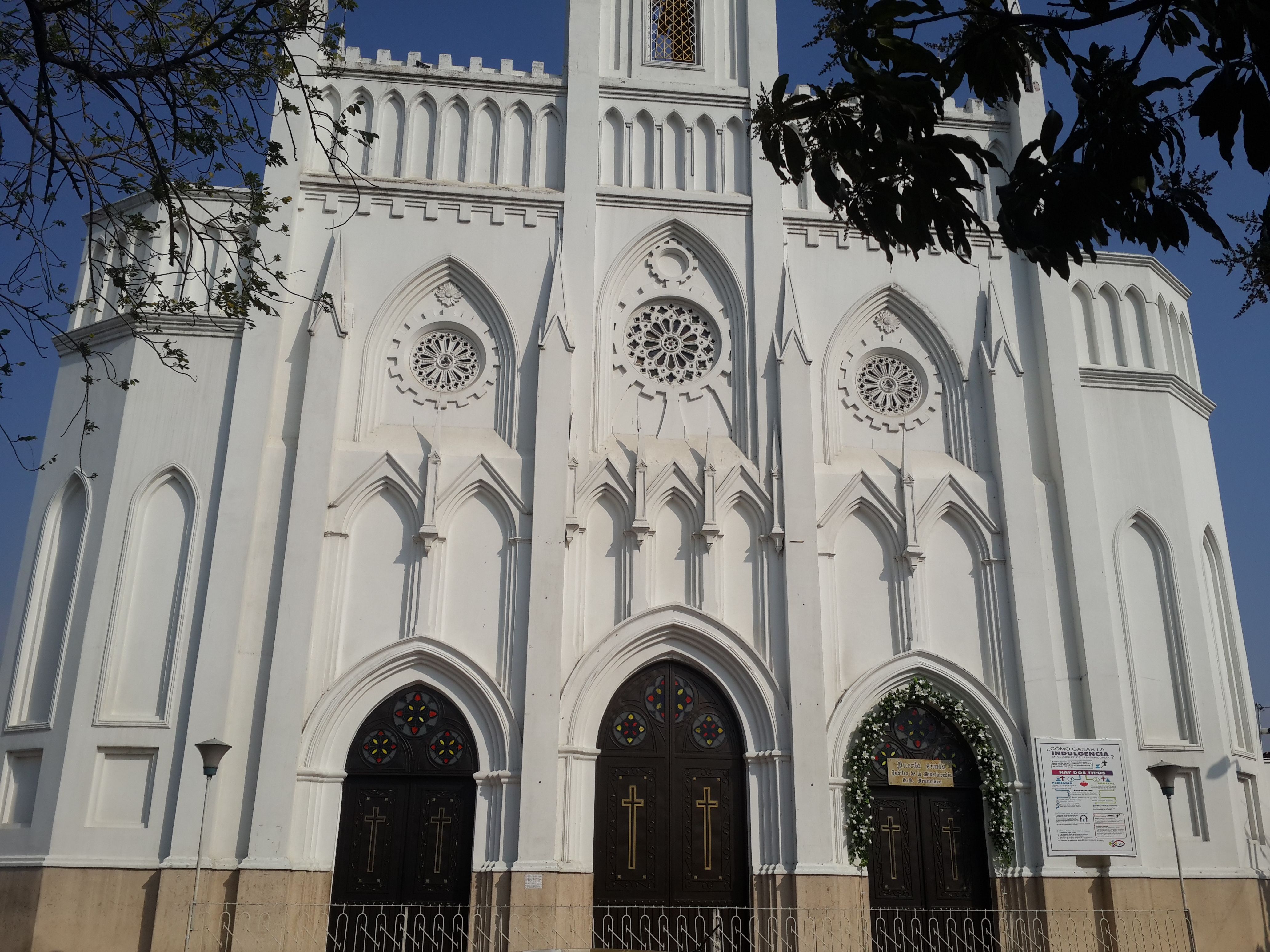 Iglesia de San Luis, por César - Mochilero