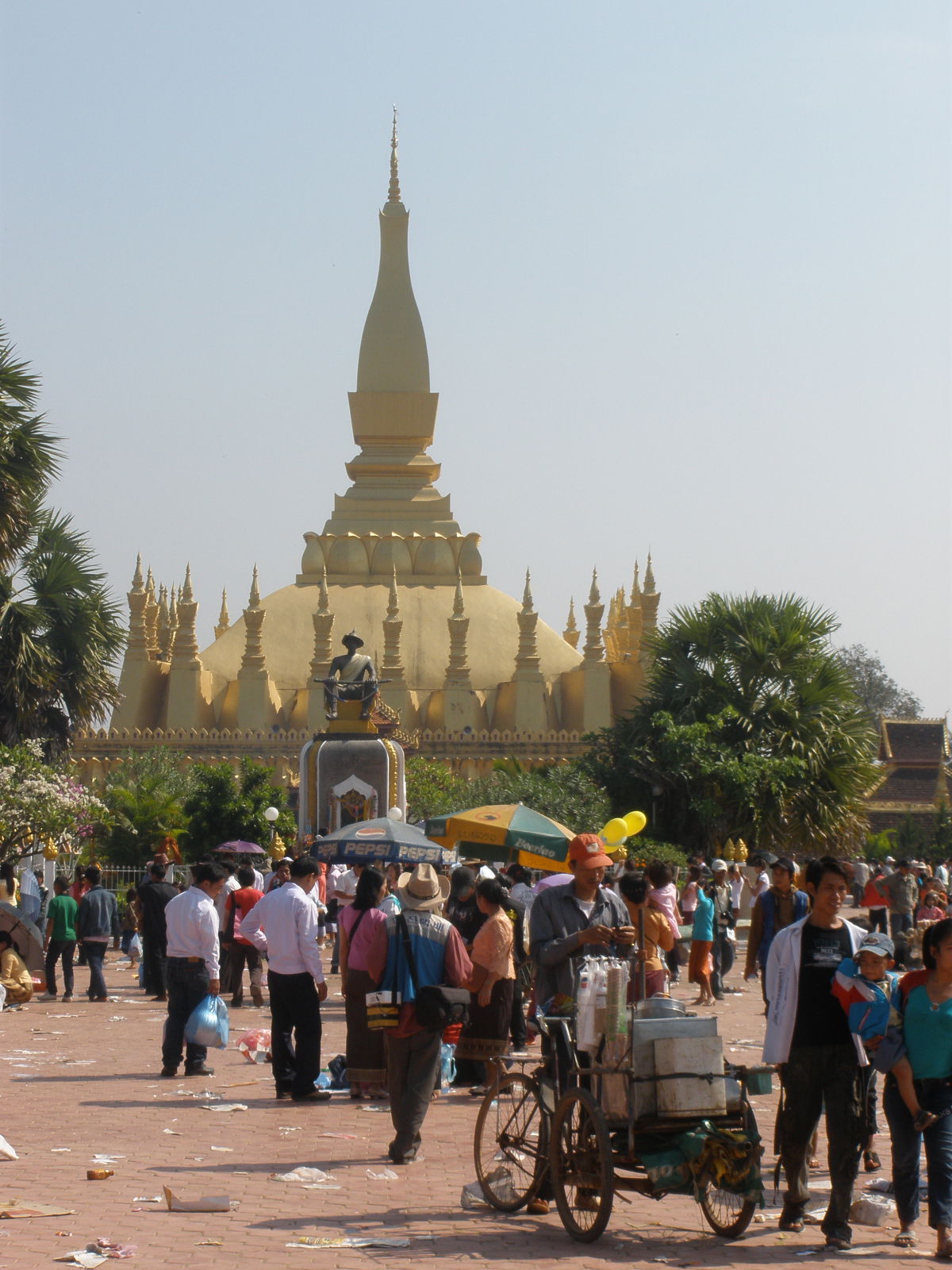 Pha That Luang, por mmozamiz