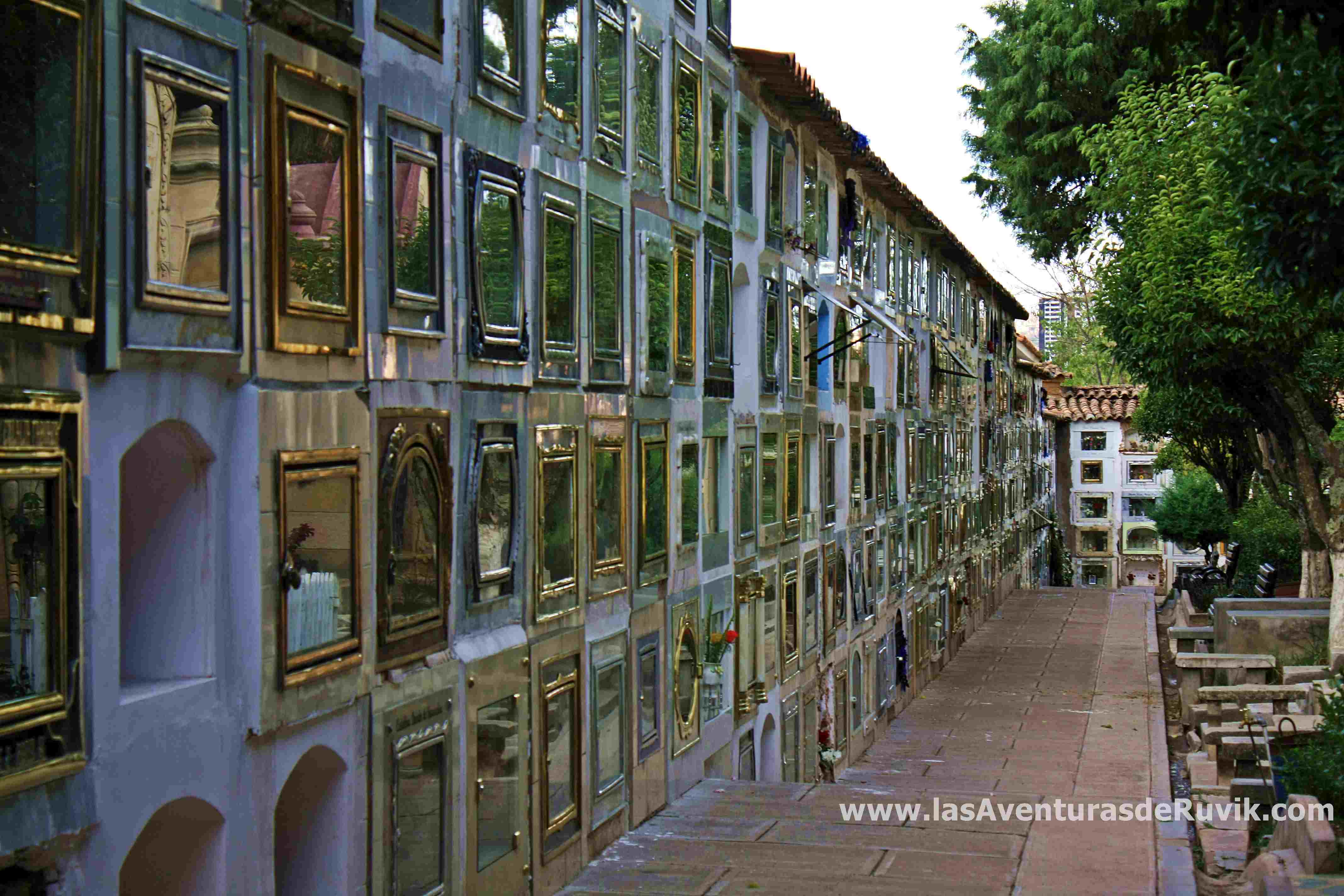 Cementerio General de Sucre, por Las Aventuras de Ruvik