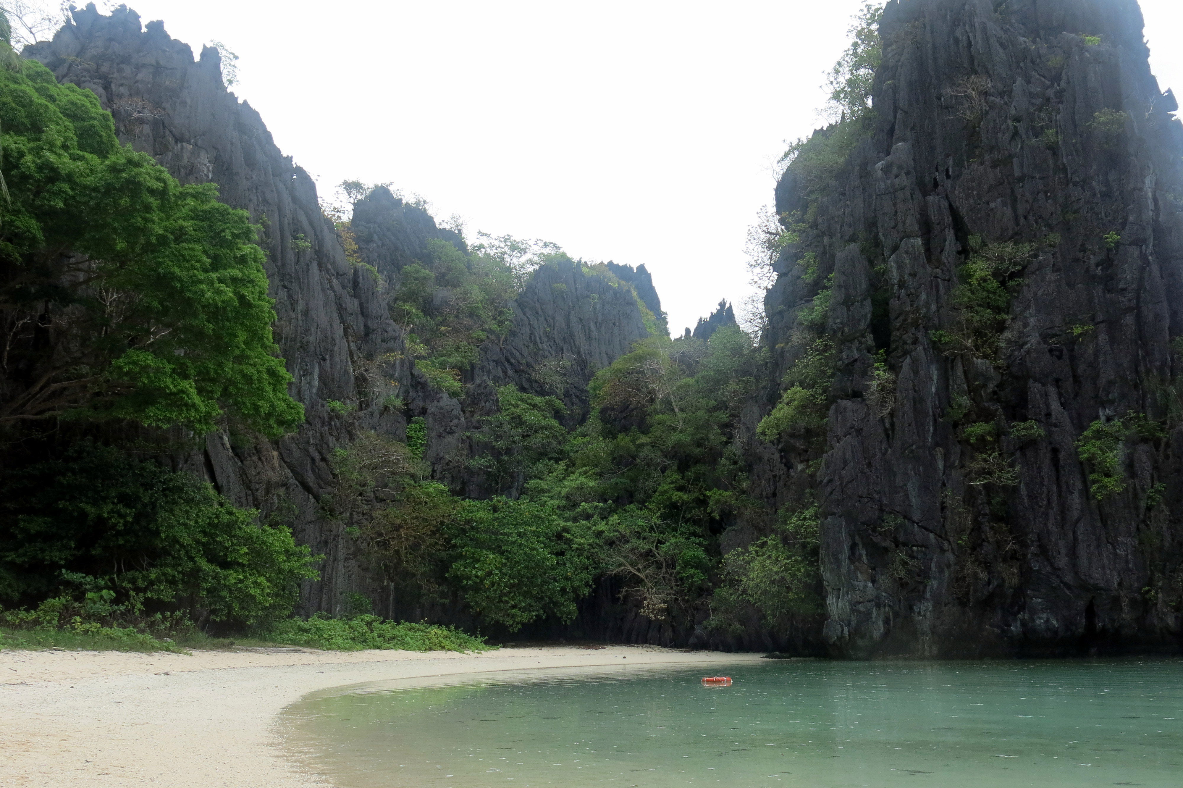 Playa Escondida El Nido, por Claudia Rodríguez