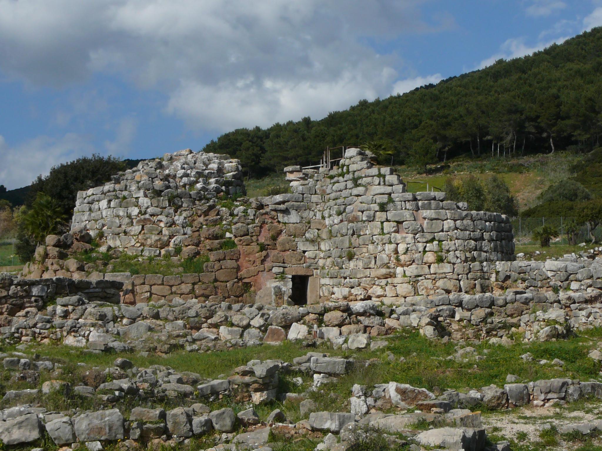 Nuraghe Palmavera, por Jana Seginova