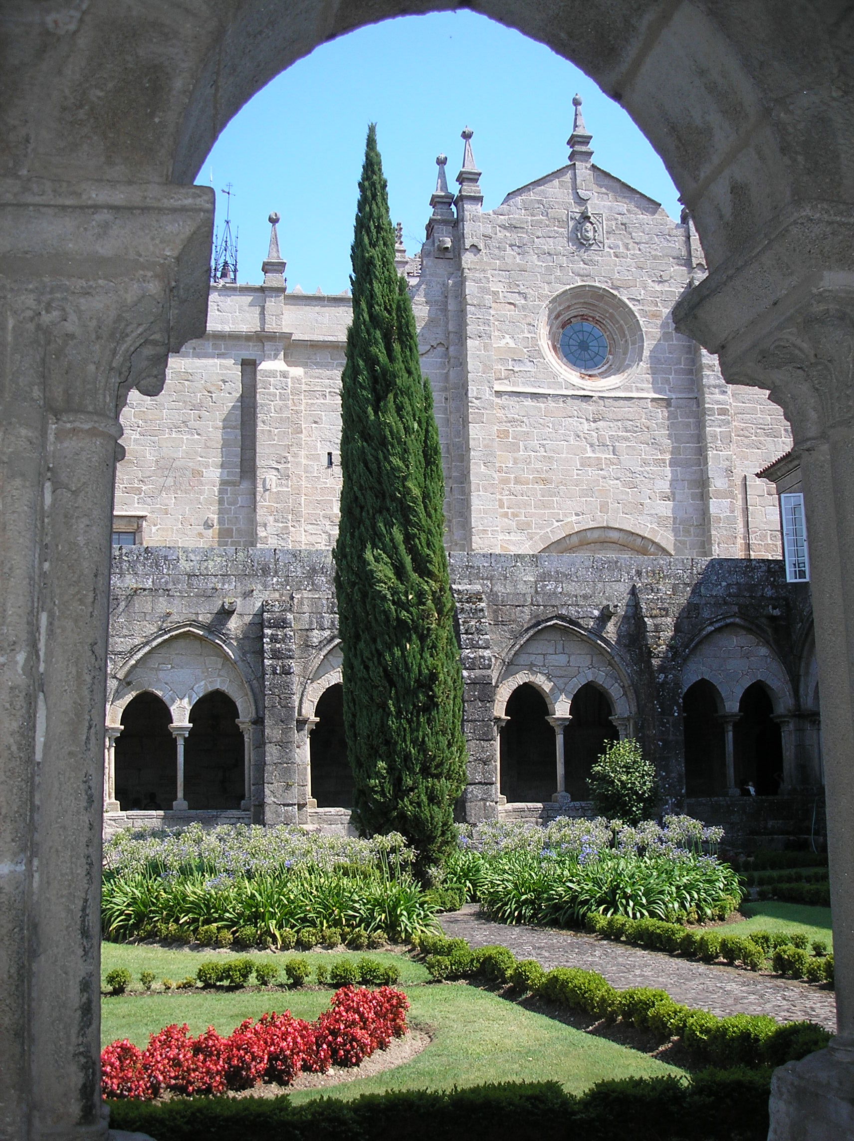 Monasterio de Santo Domingo en Tui, por isalatrendi