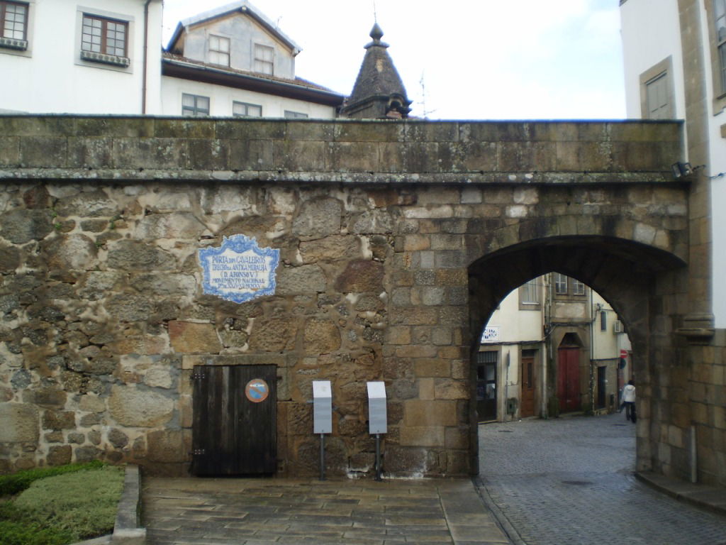 Puerta de los Caballeros o del Arco (Porta dos Cavaleiros), por Lala