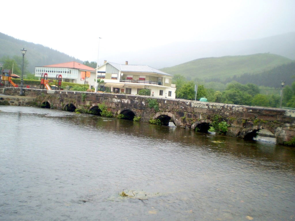 Puente Medieval, por Lala