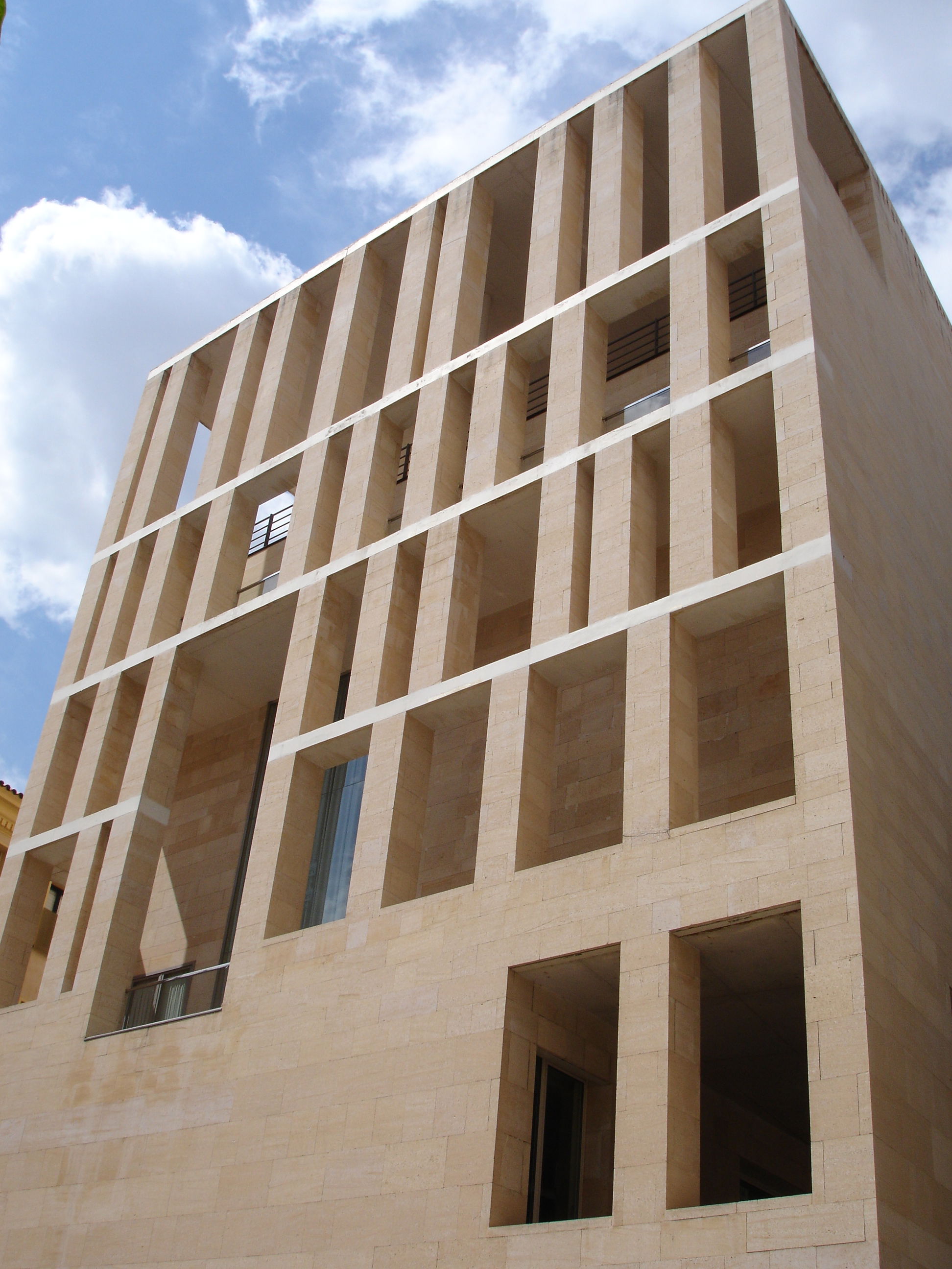 Edificio Moneo, por Mou