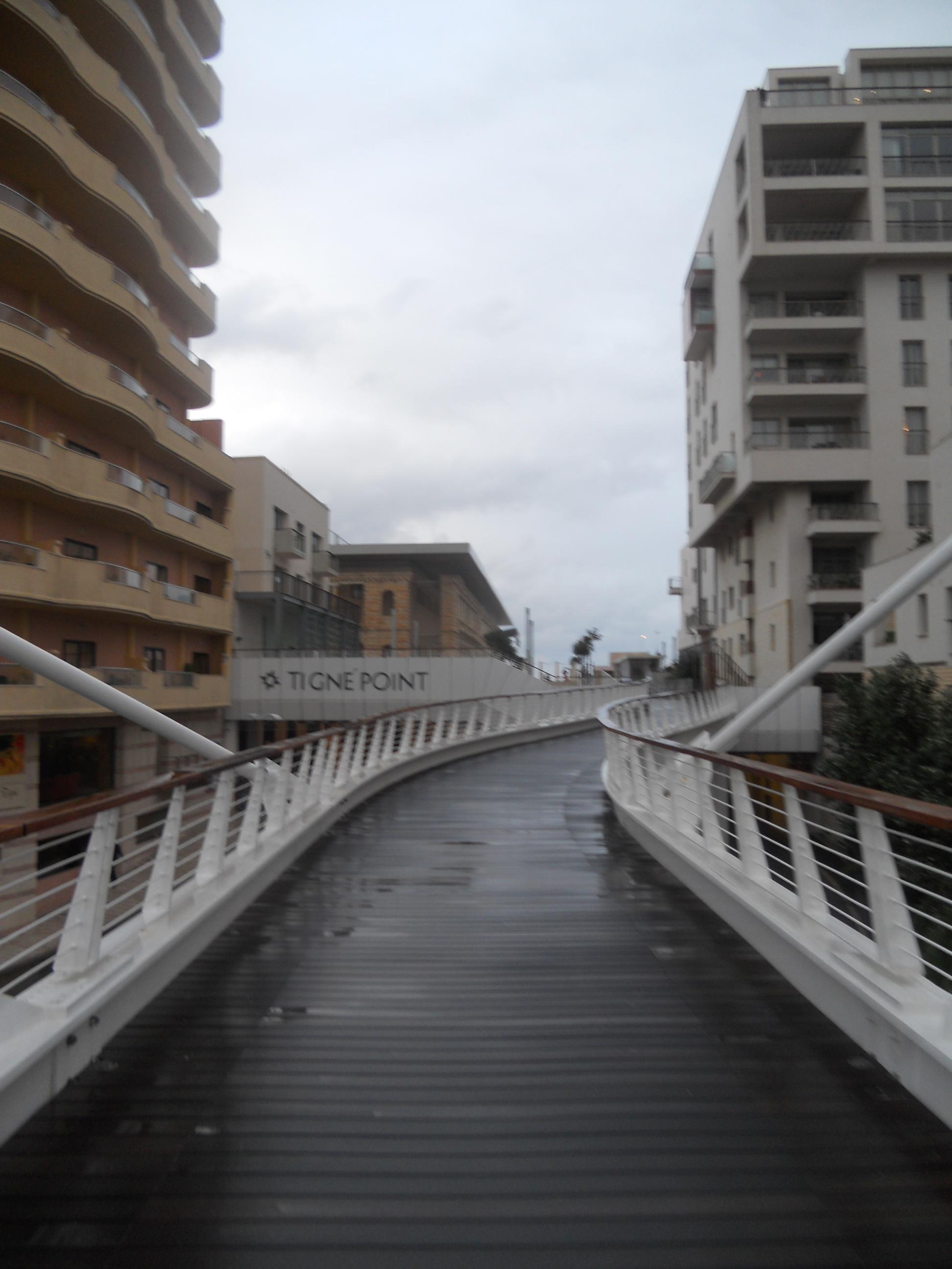 Tigne Point  Malta, por Azzonzo