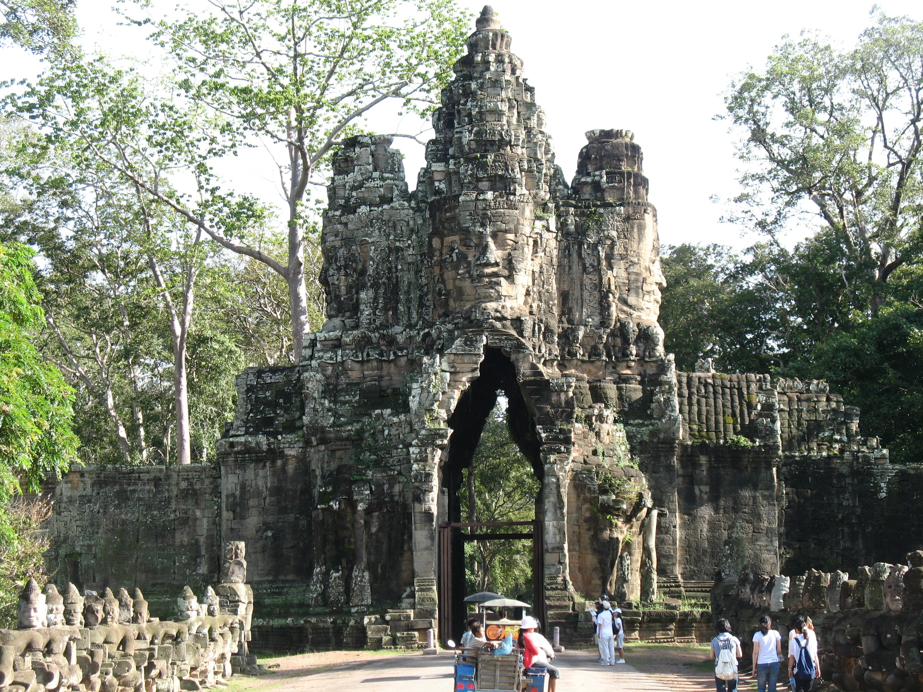 Púrpura evitar Incorrecto Puerta Sur de Angkor Thom en Siem Riep: 8 opiniones y 64 fotos
