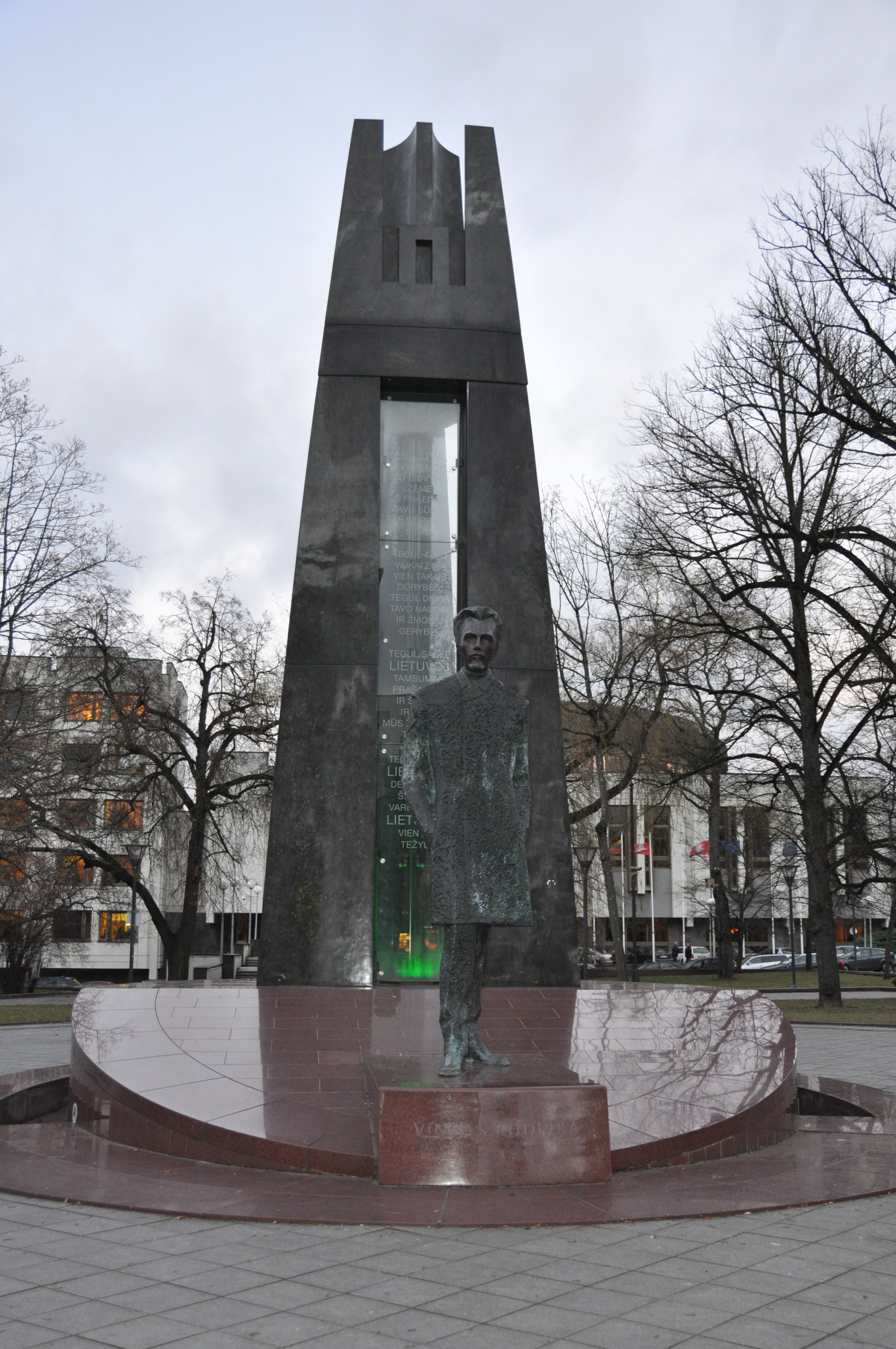 Monumento a Vincas Kudirka, por Kris por el mundo
